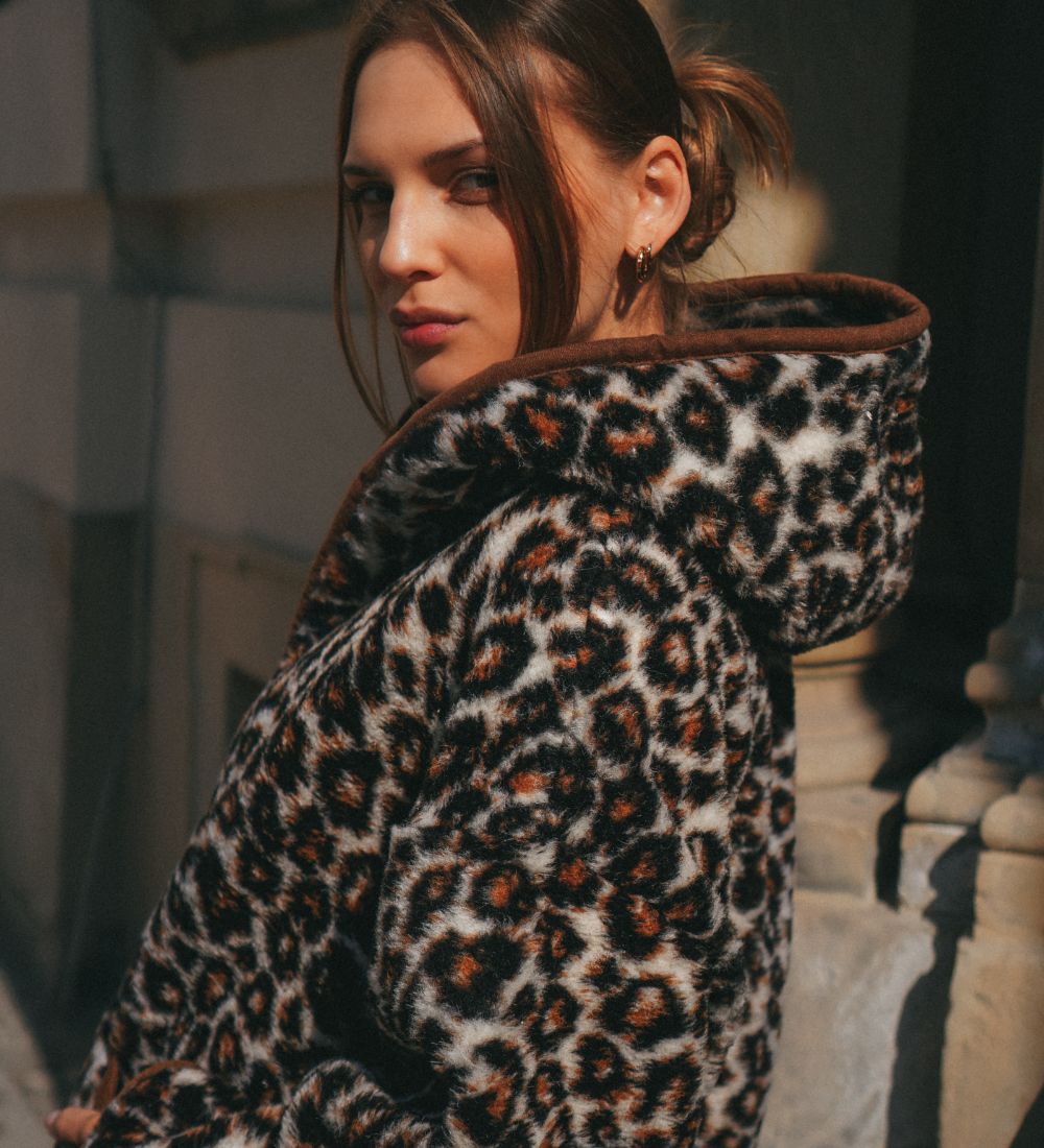 Wełniana bluza z kapturem w panterkę