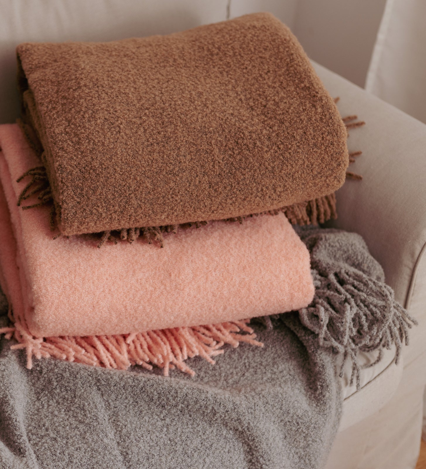 HELIOS Koc z merynosa z frędzlami boucle - brązowy