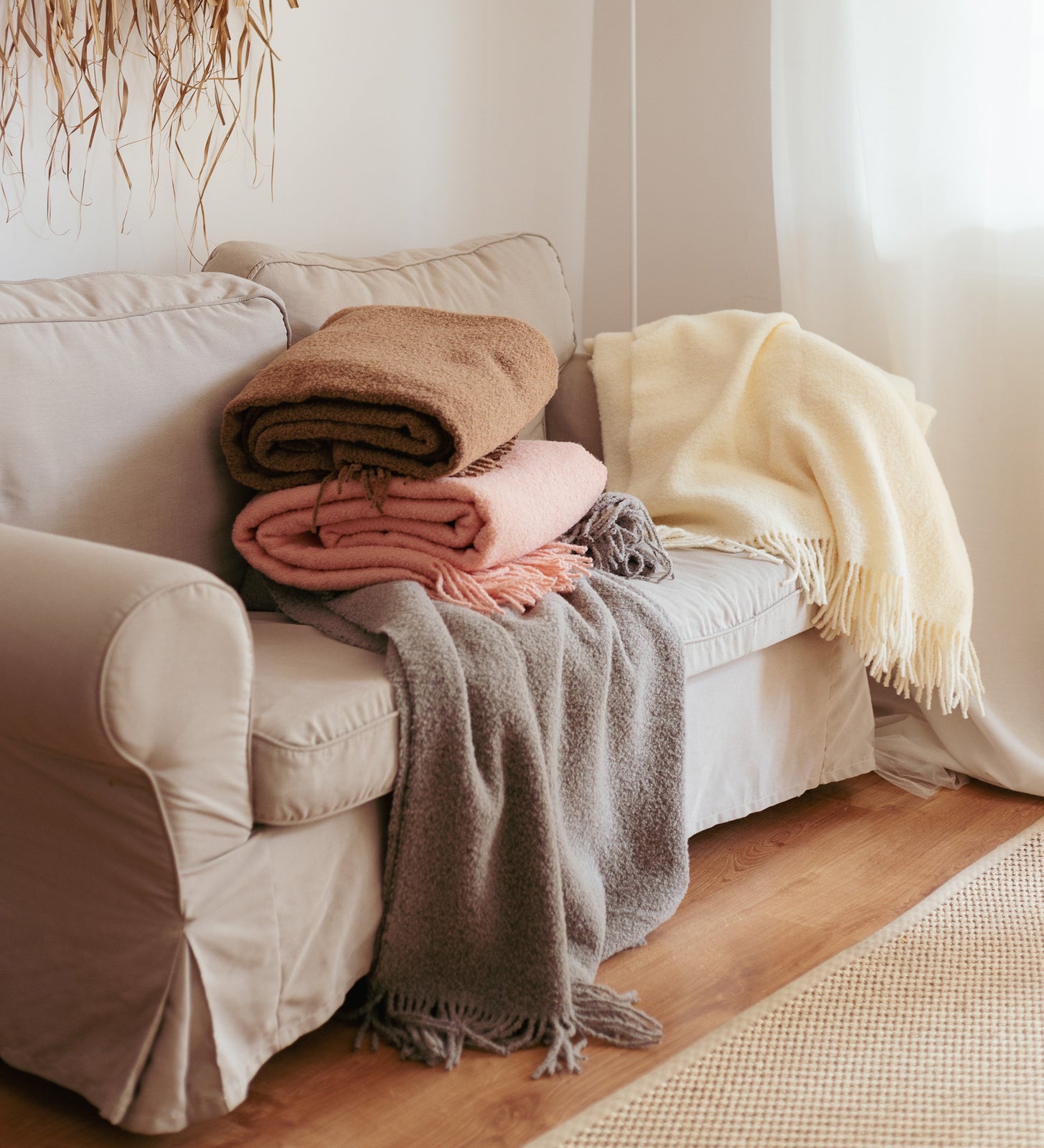 HELIOS Koc z merynosa z frędzlami boucle - brązowy