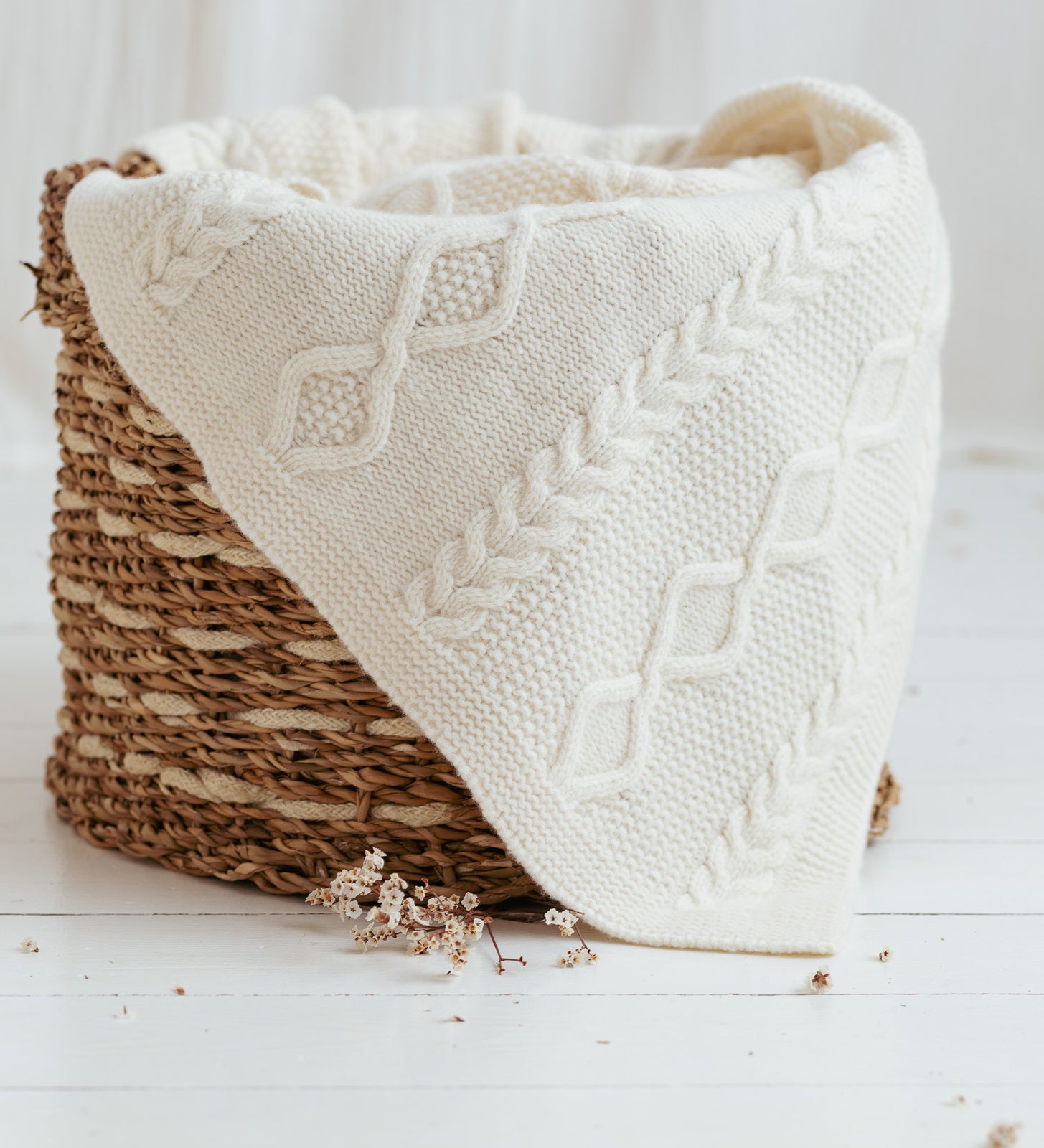 HESTIA Koc z merynosa dziany z warkoczem - ecru