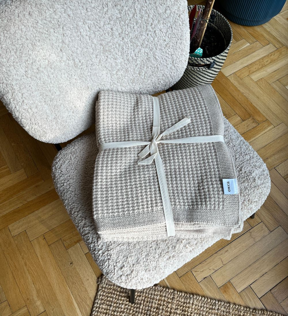 REA Koc z merynosa dziany wzór wafel - kremowy