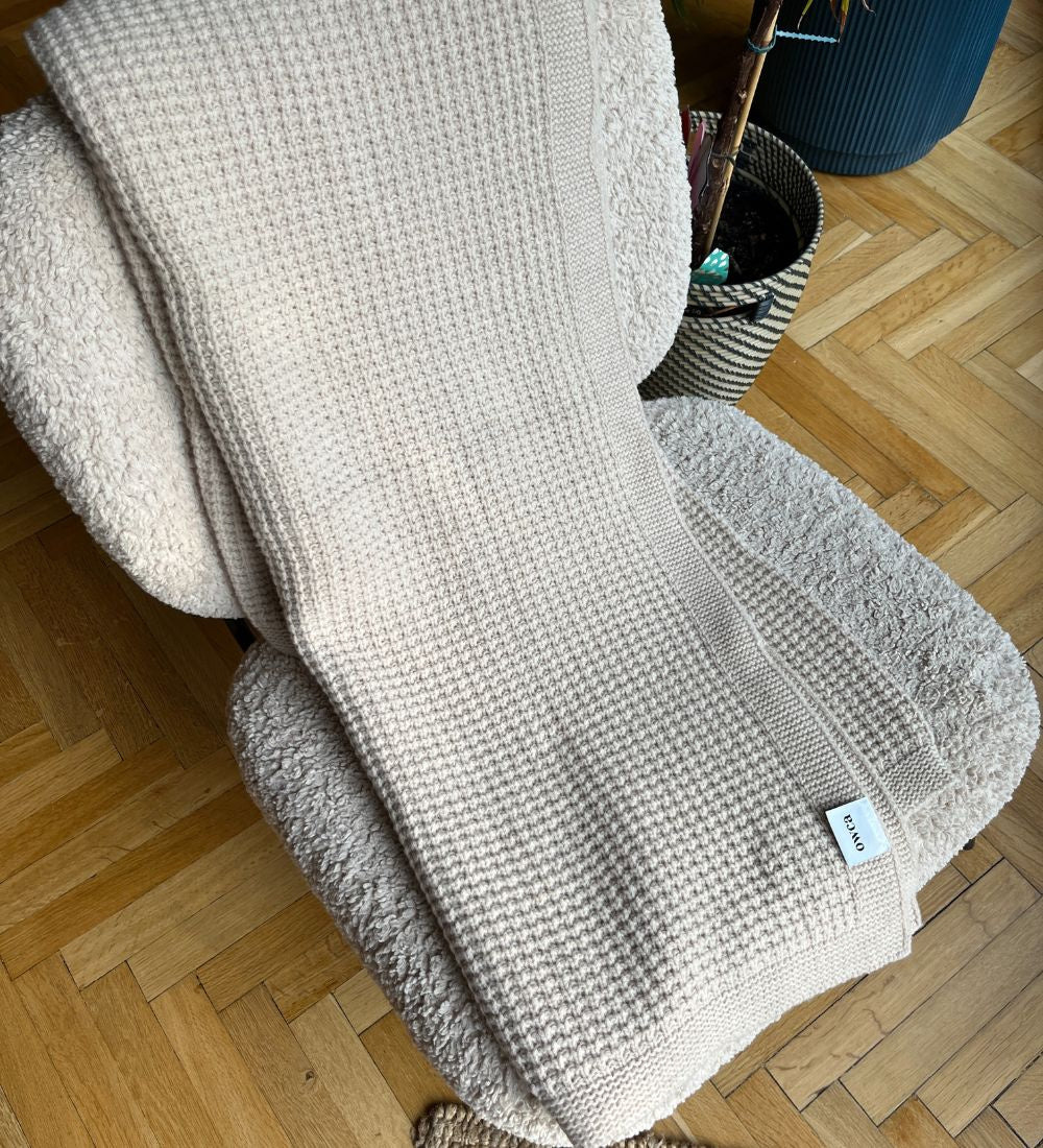 REA Koc z merynosa dziany wzór wafel - kremowy