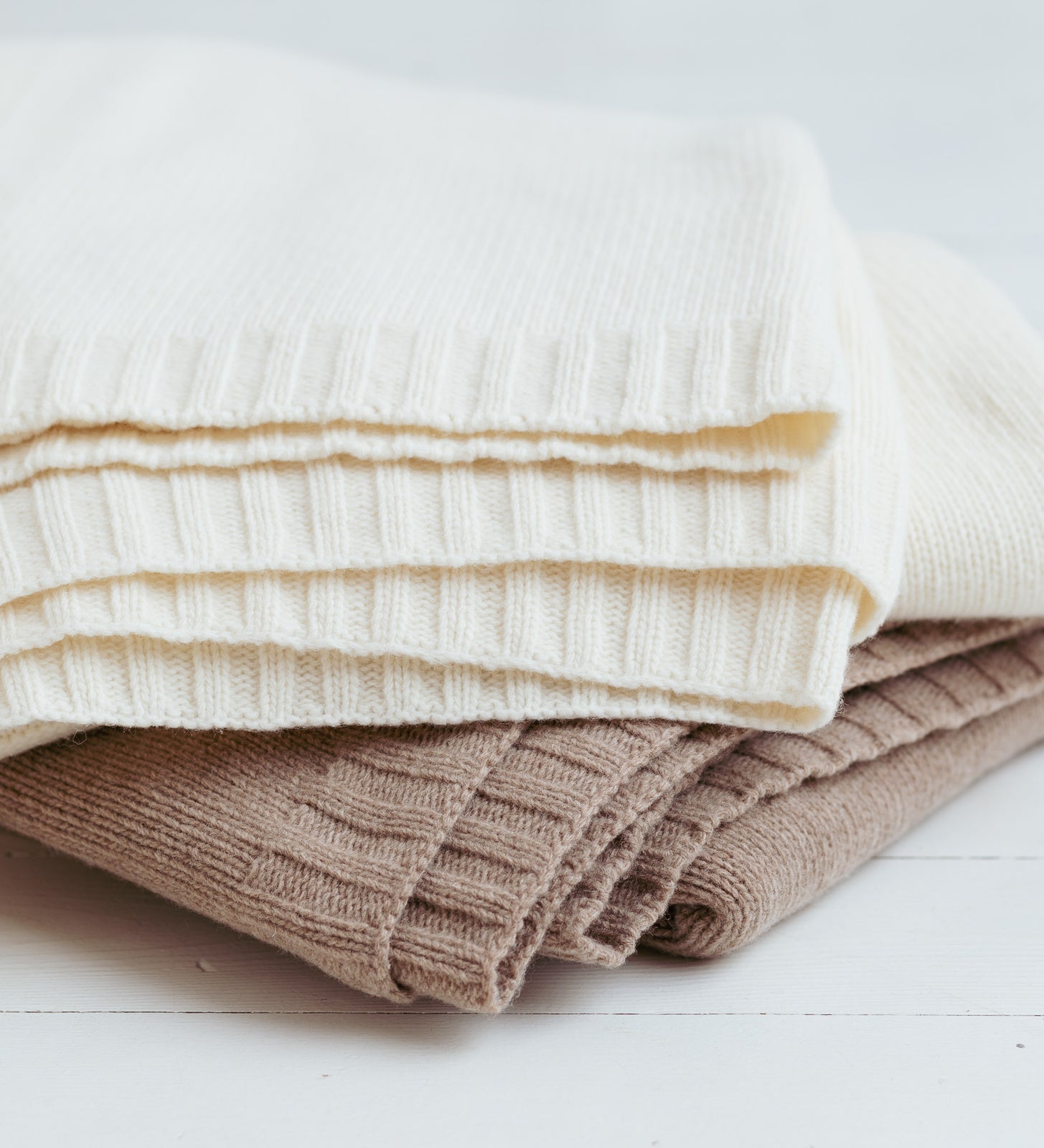 DEMETER Koc z merynosa dziany klasyczny - jasny brąz