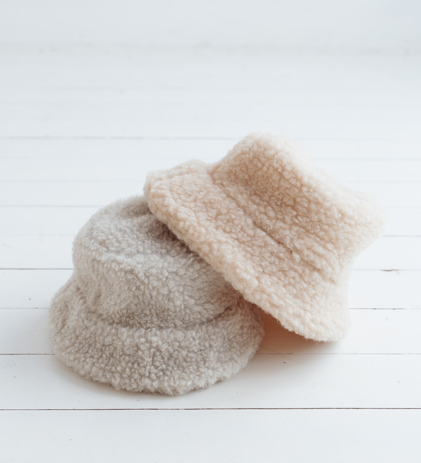 BERGEN Bucket hat z wełny merynosa - ecru