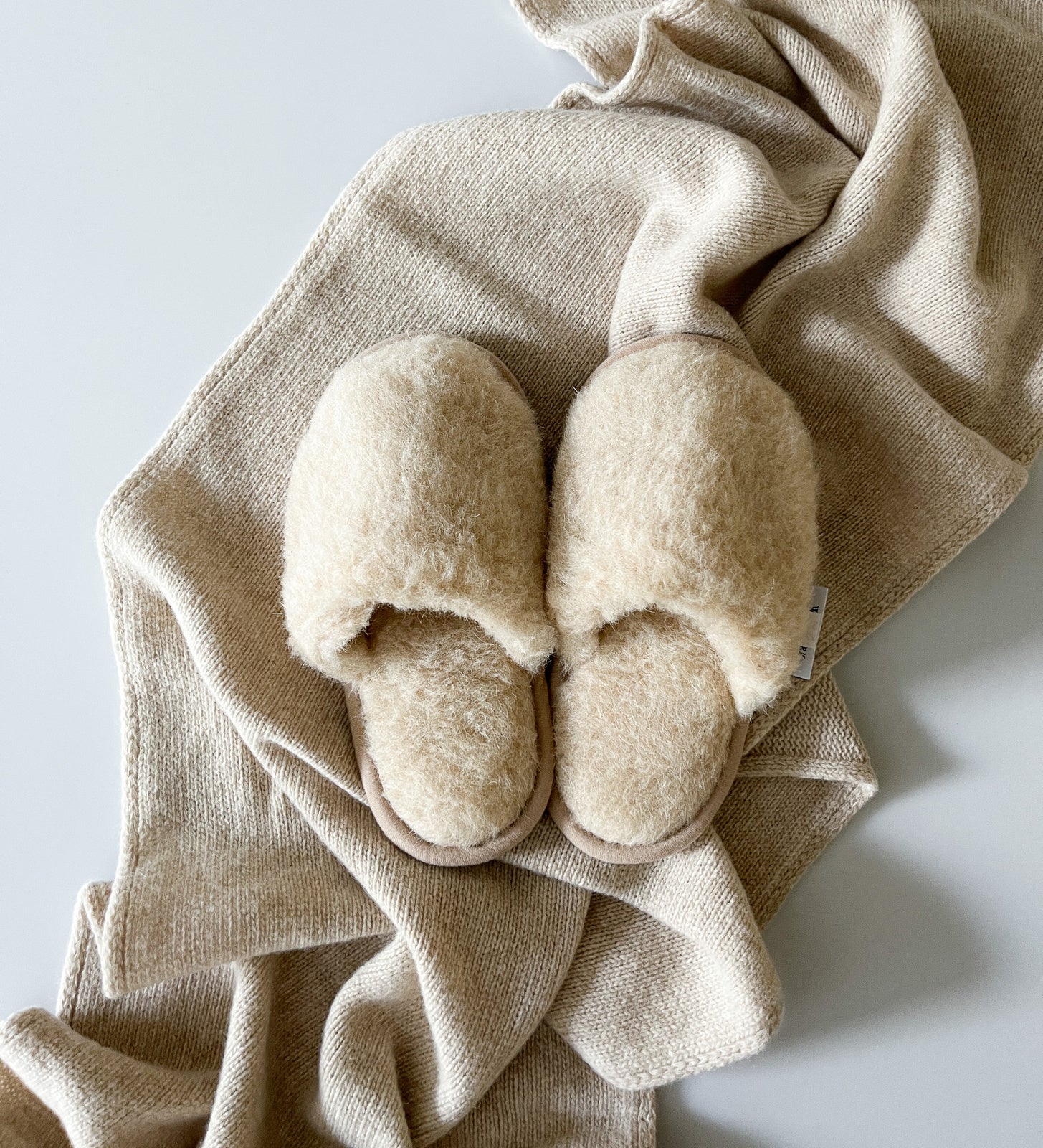 GRETA Wełniane kapcie z wełną wielbłąda - beżowe