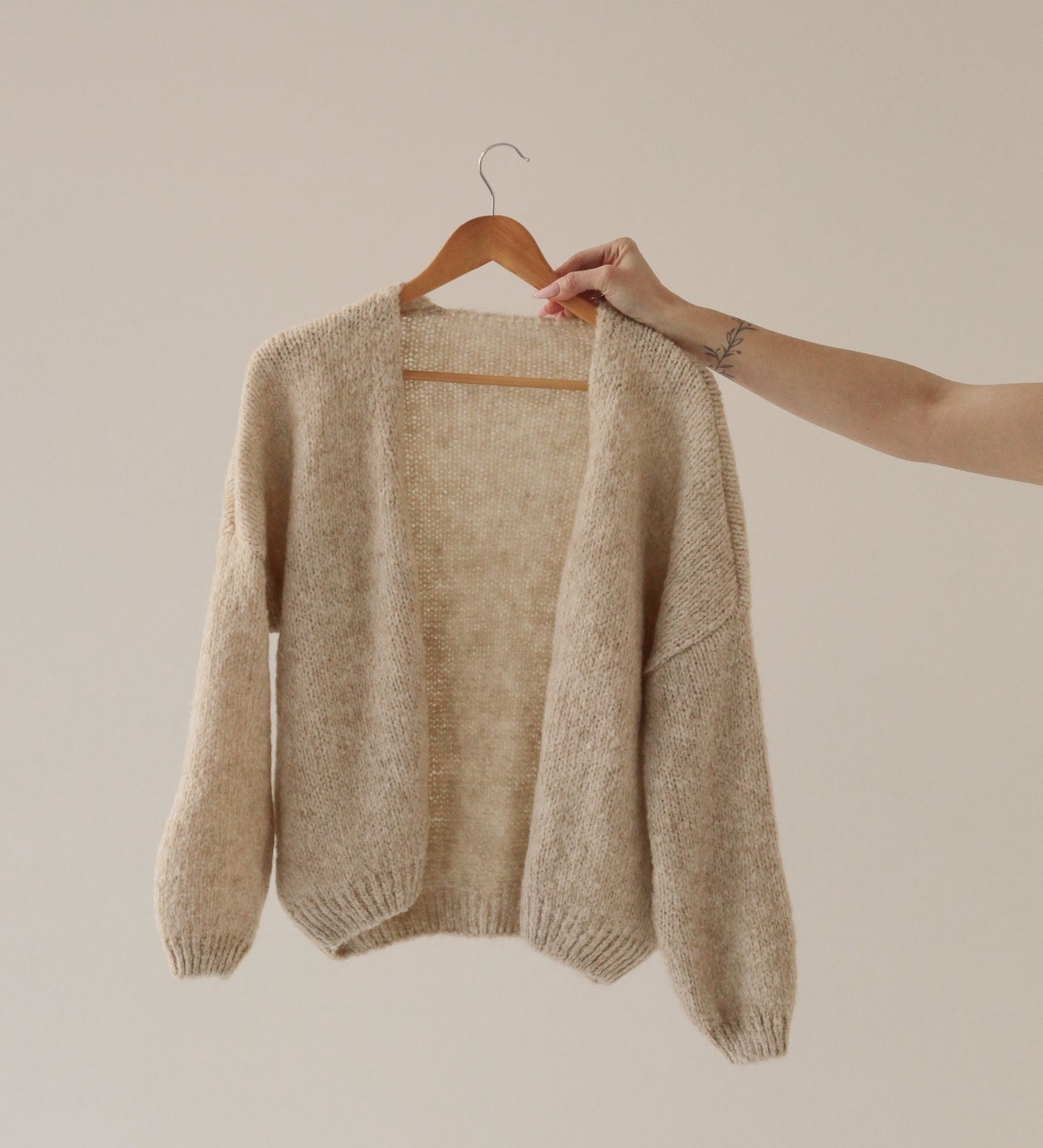 ASTRID Wełniany sweter damski z wełny i moheru - beżowy