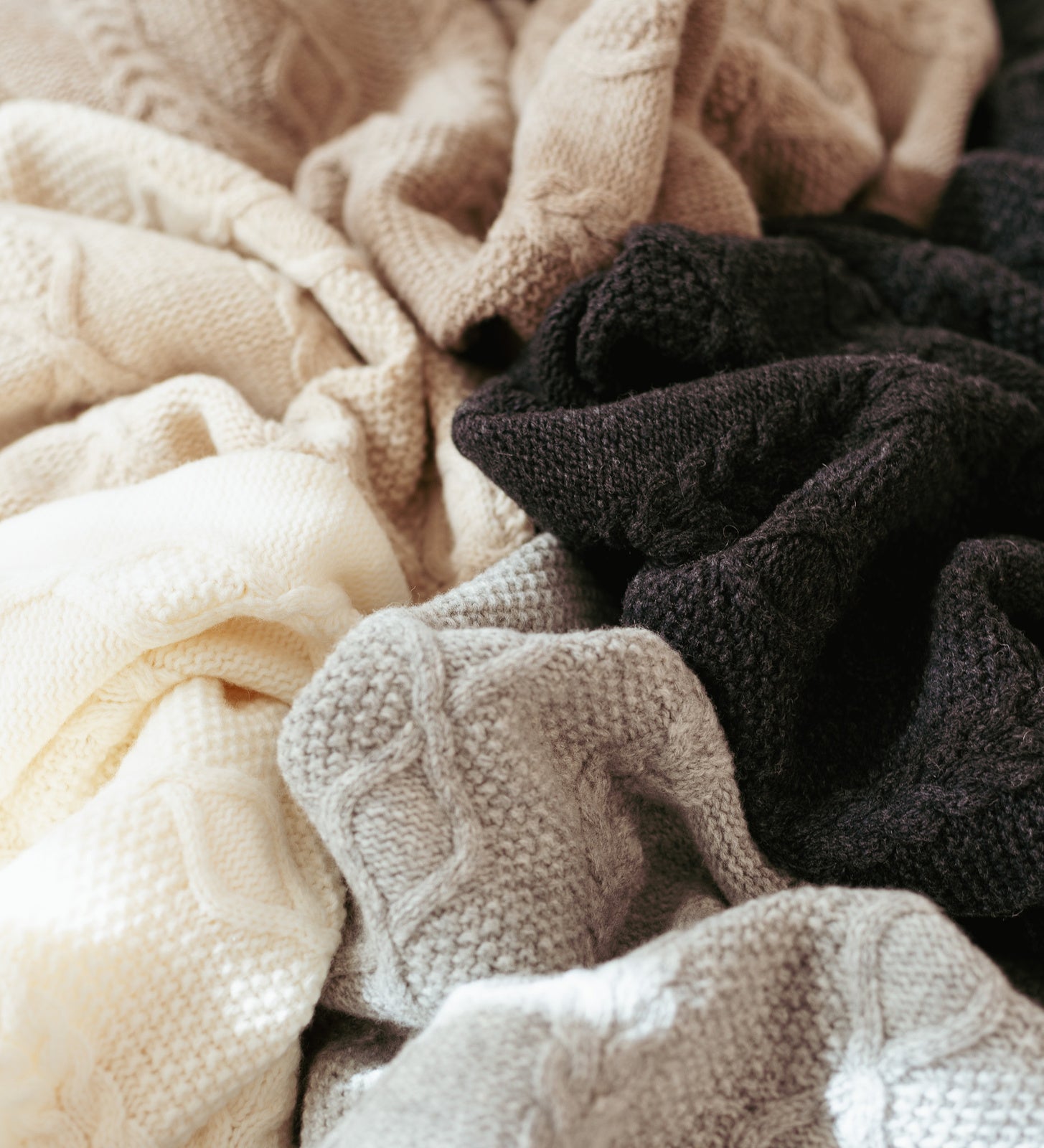 HESTIA Koc z merynosa dziany z warkoczem - szary