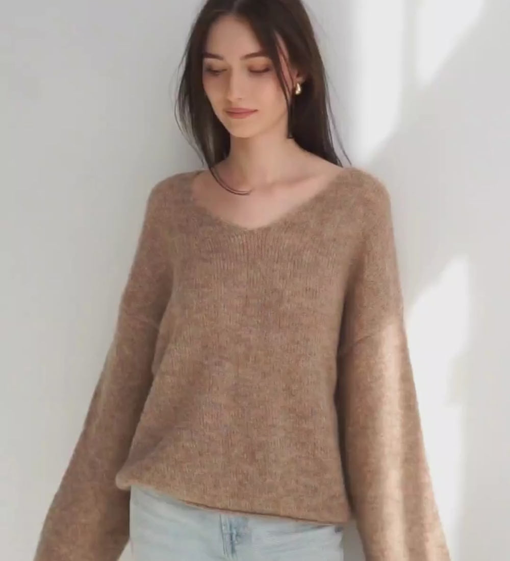 Lekki sweter beżowy z wełną i moherem