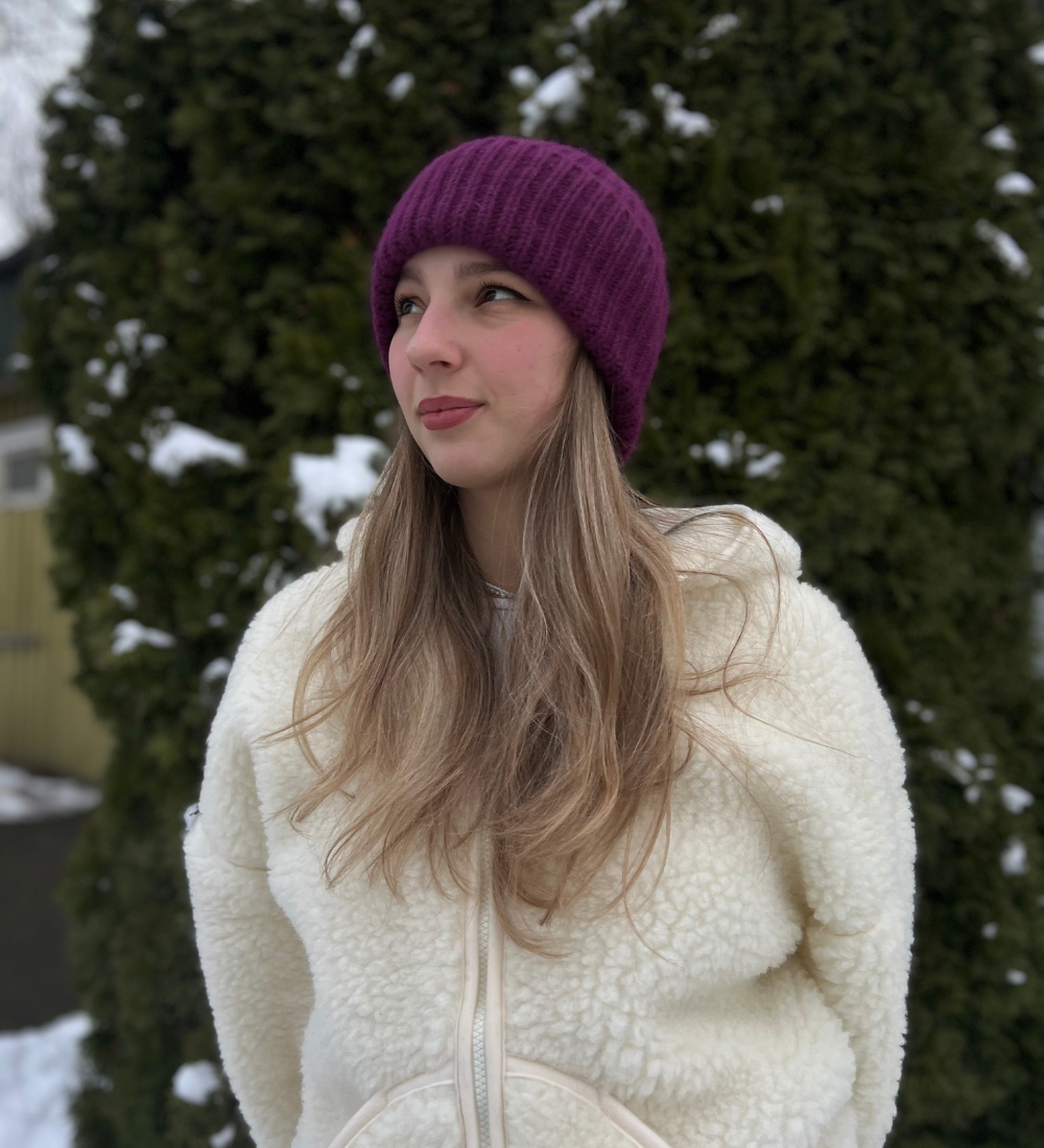 NORA Miękka czapka z angorą - fioletowa