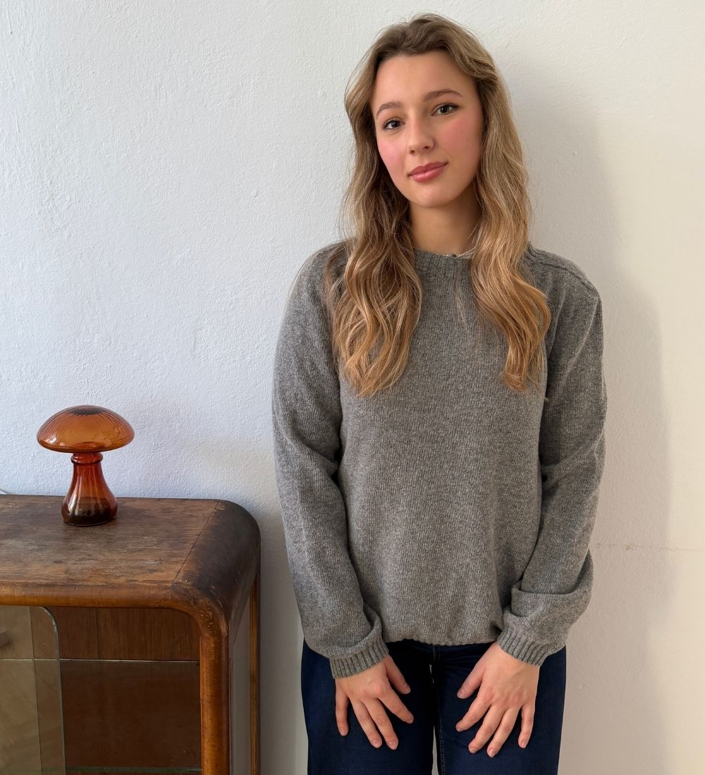 TYRA Klasyczny sweter z wełny merino - szary