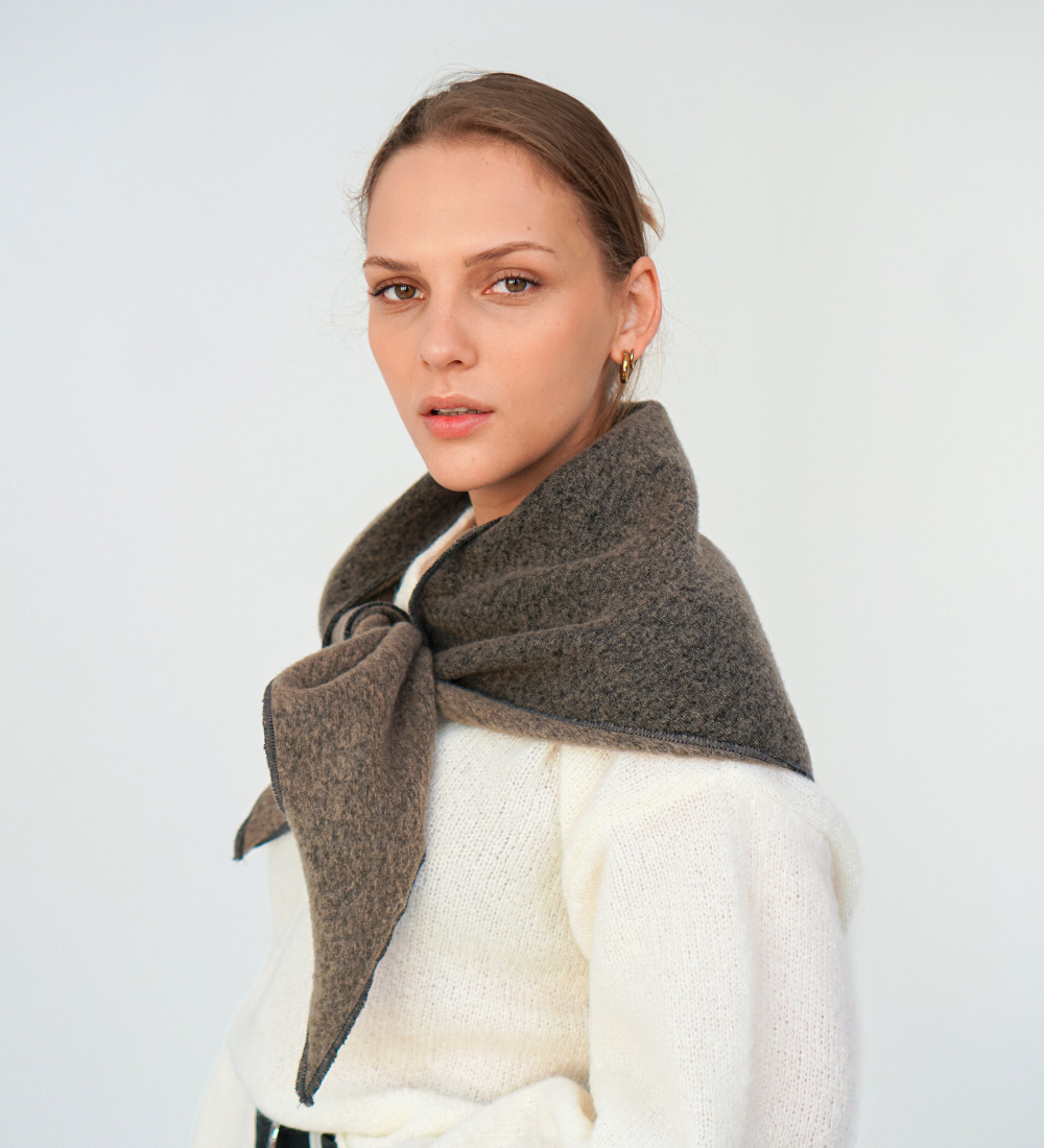 VARA Mała trójkątna chusta - brązowo-szara