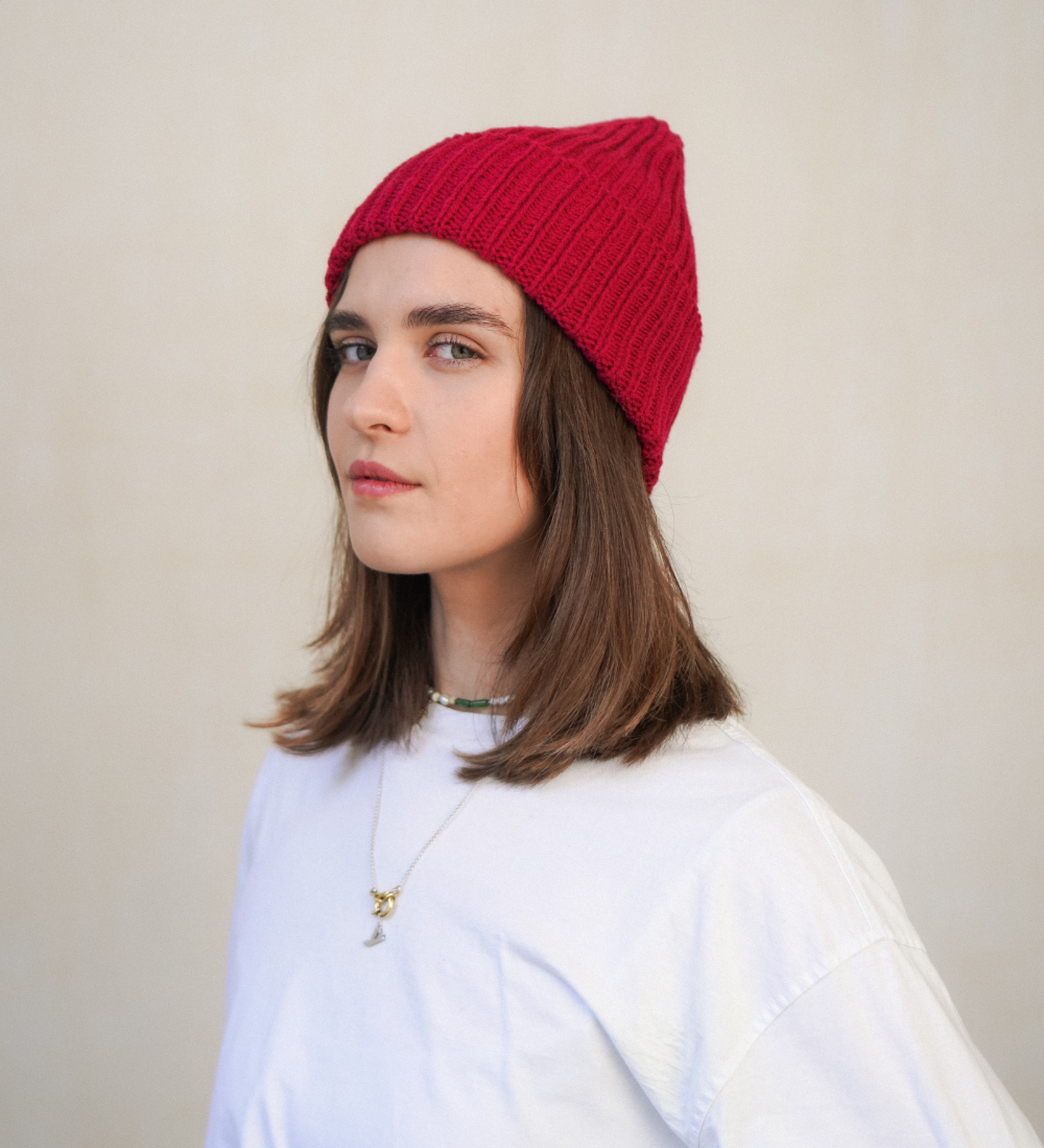 VIND - Ciepła czapka z wełny merino - malinowa