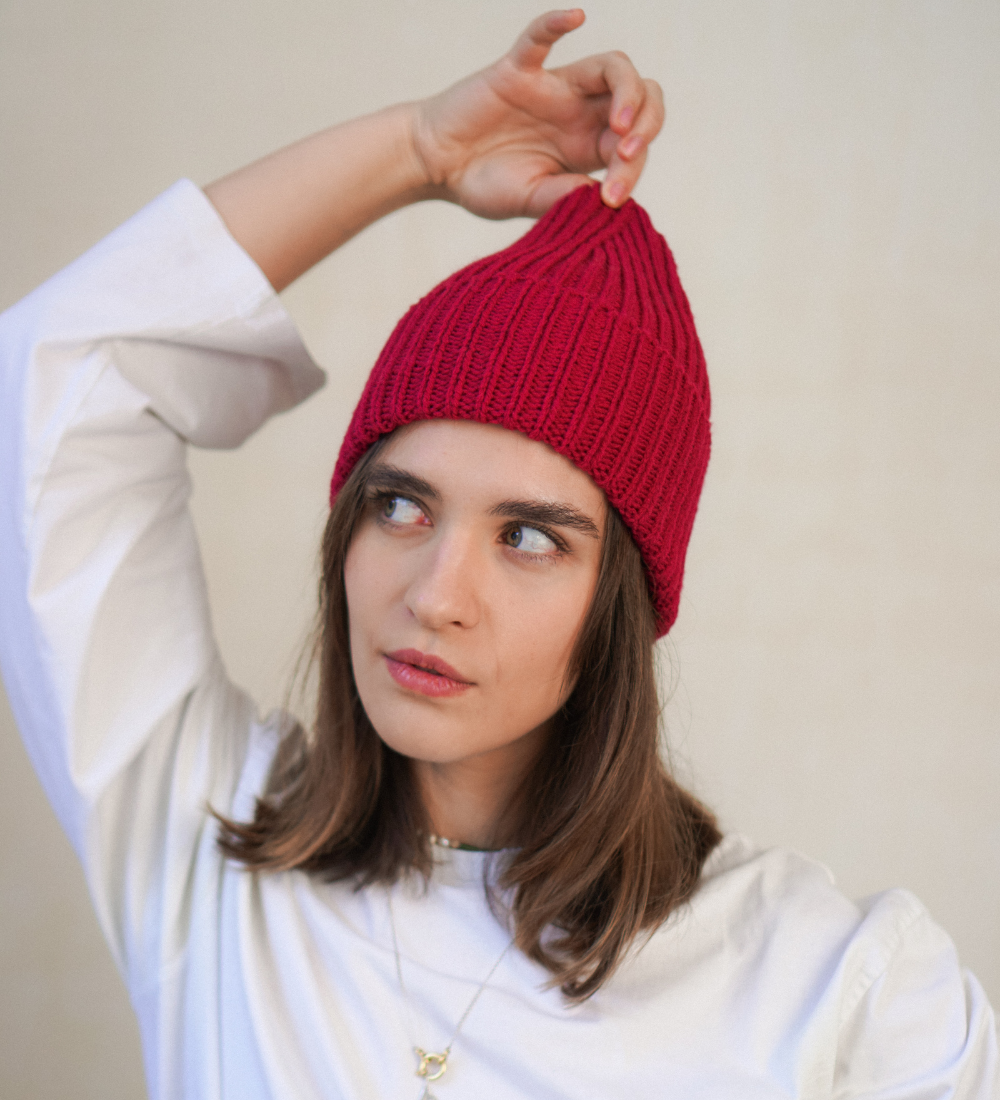 VIND - Ciepła czapka z wełny merino - malinowa