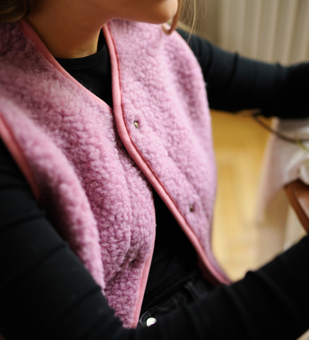 GAJA Zip-up merino wool gilet - dusty rose with pink trim