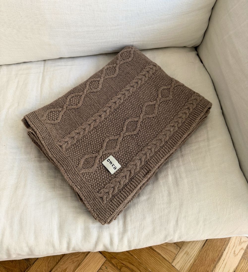 HESTIA Koc z merynosa dziany z warkoczem - brązowy