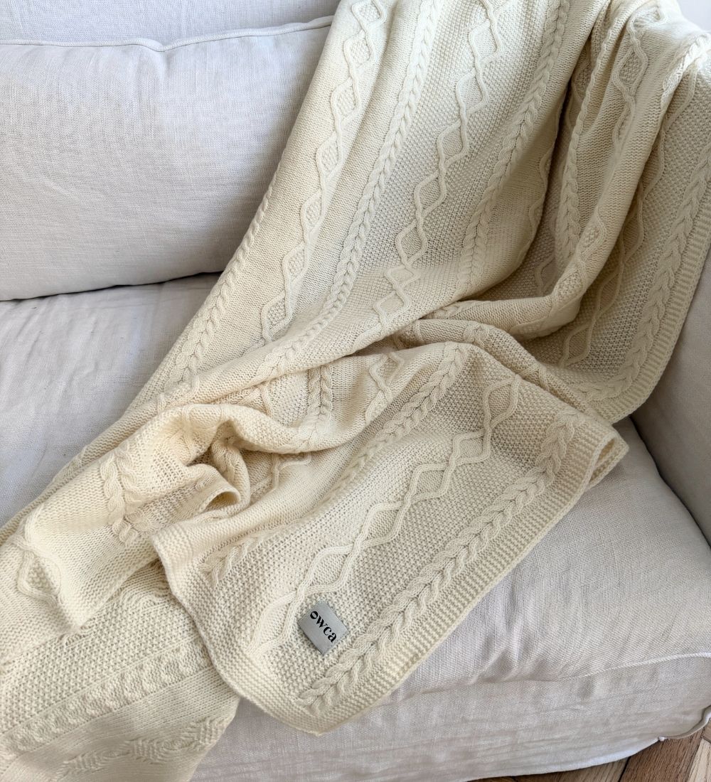 HESTIA Koc z merynosa dziany z warkoczem - ecru