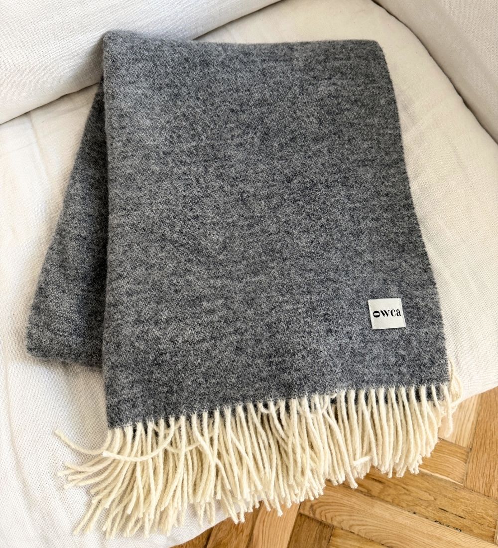 HARMONY Koc z merynosa z frędzlami - szary