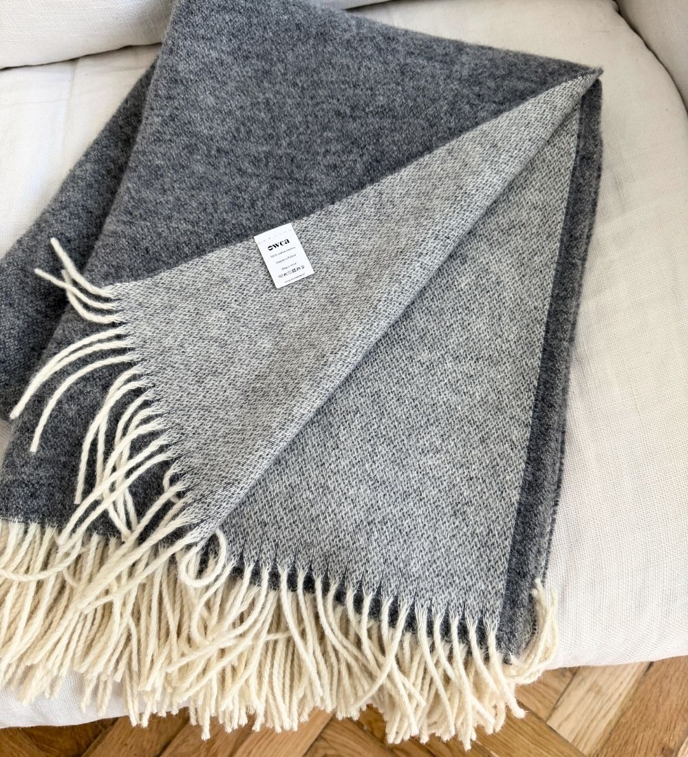 HARMONY Koc z merynosa z frędzlami - szary