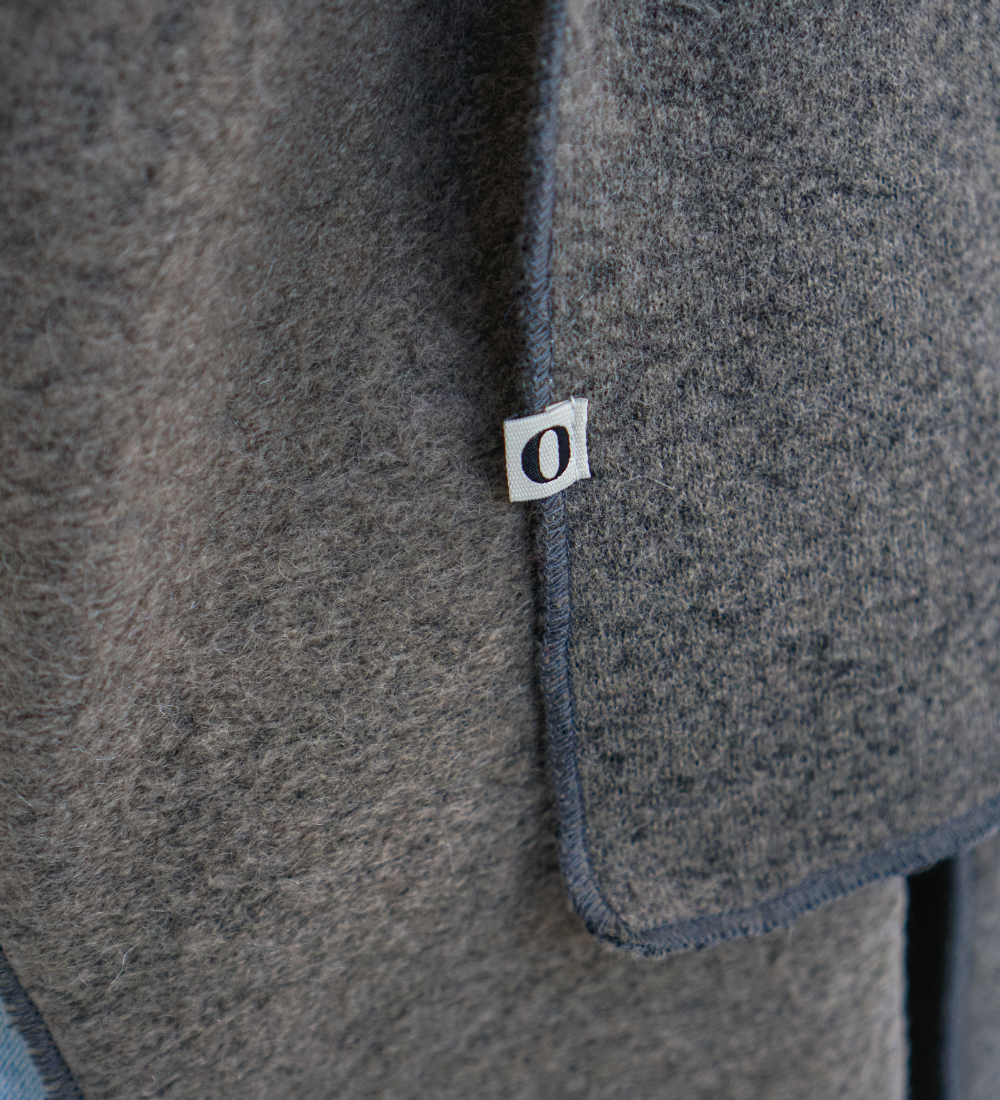 VARA Mała trójkątna chusta - brązowo-szara