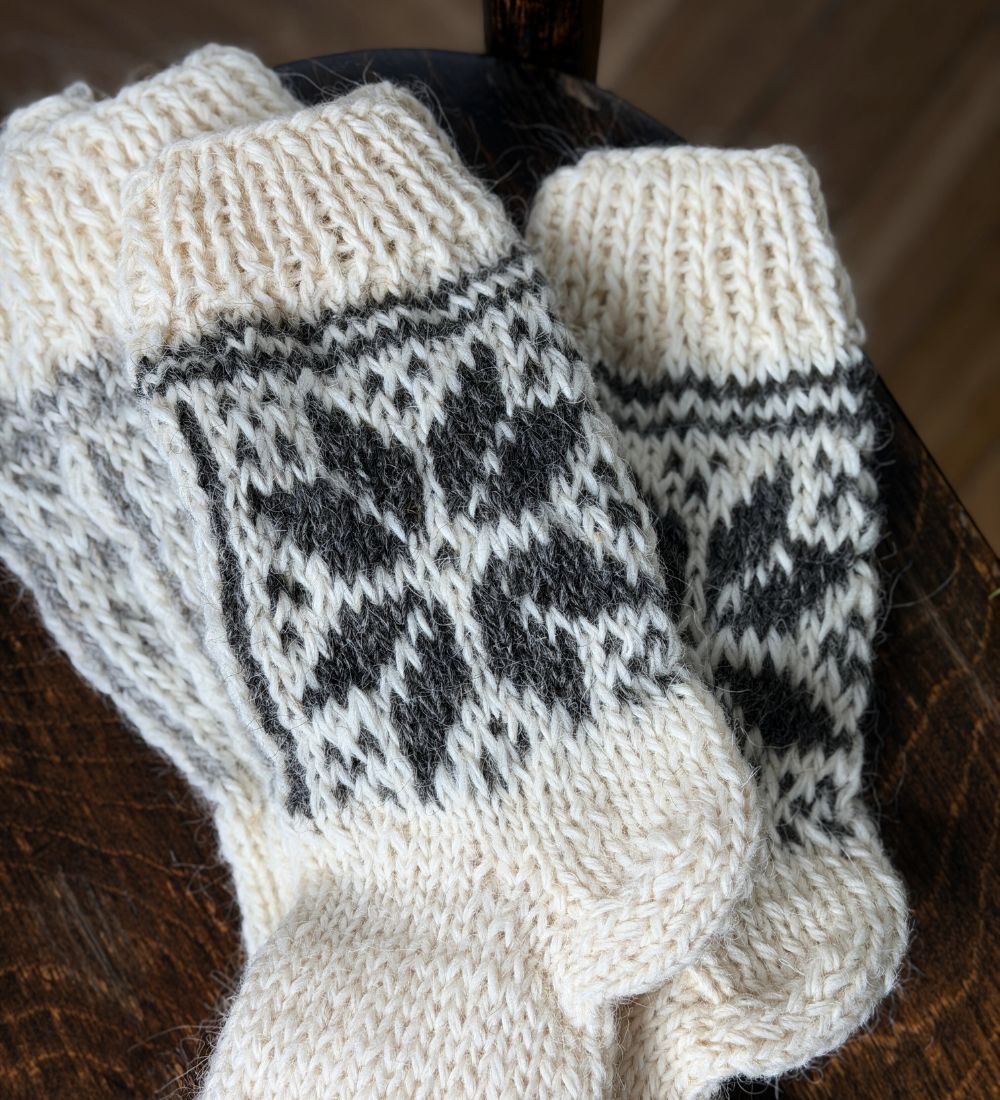 VINTER Wełniane skarpety z motywem zimowym - ecru