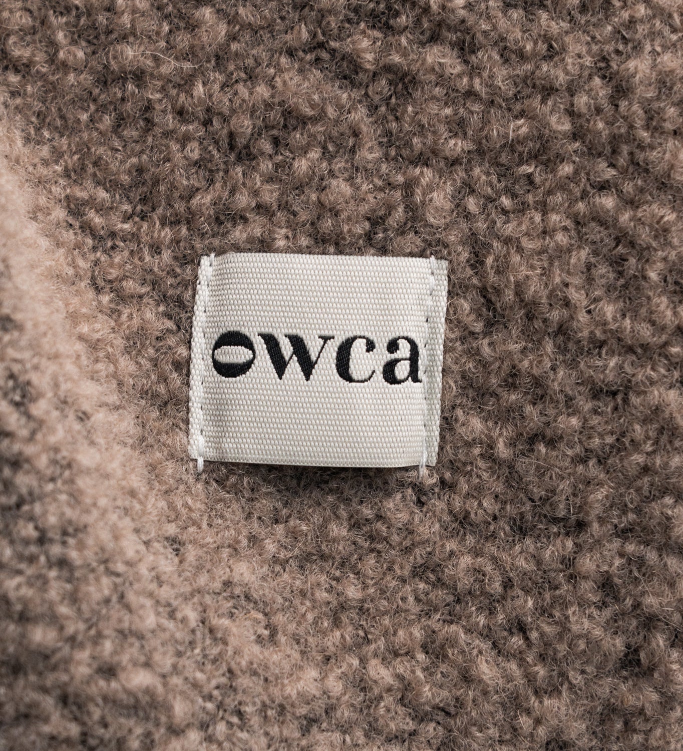 HELIOS Koc z merynosa z frędzlami boucle - mocca