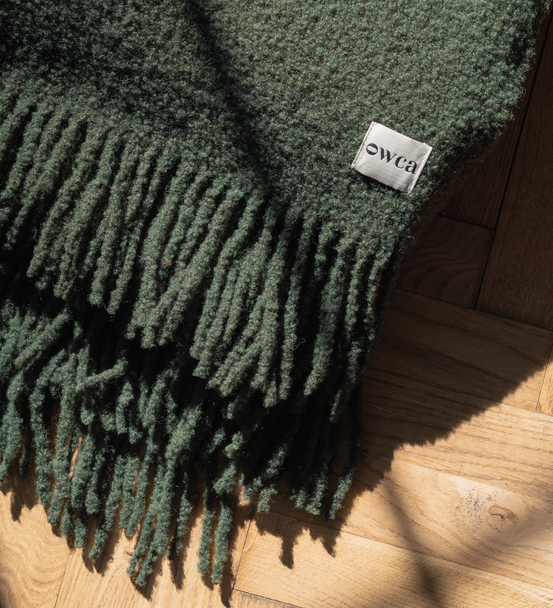 HELIOS Koc z merynosa z frędzlami boucle - sosnowy