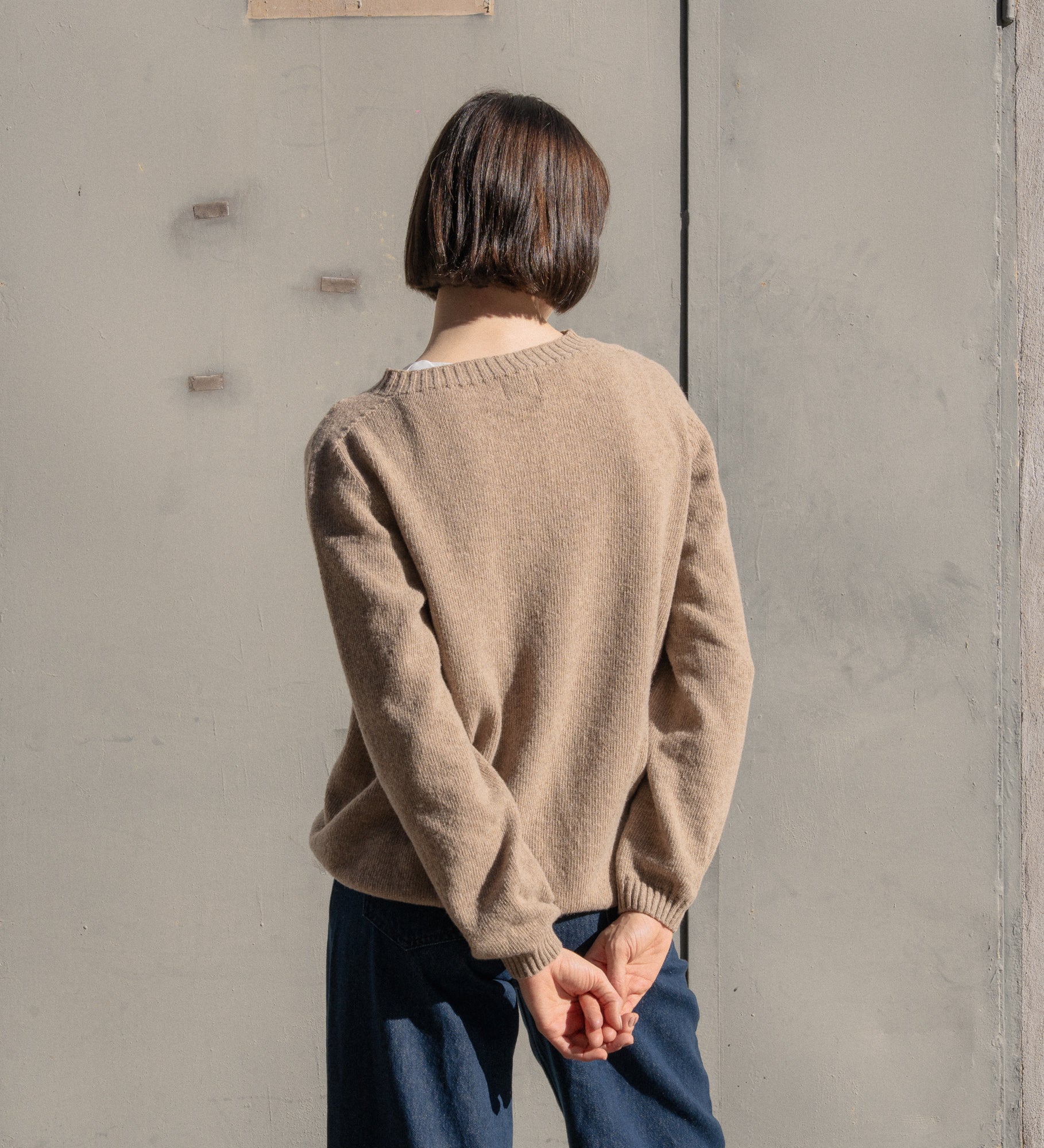 TYRA Klasyczny sweter z wełny merino - jasnobrązowy