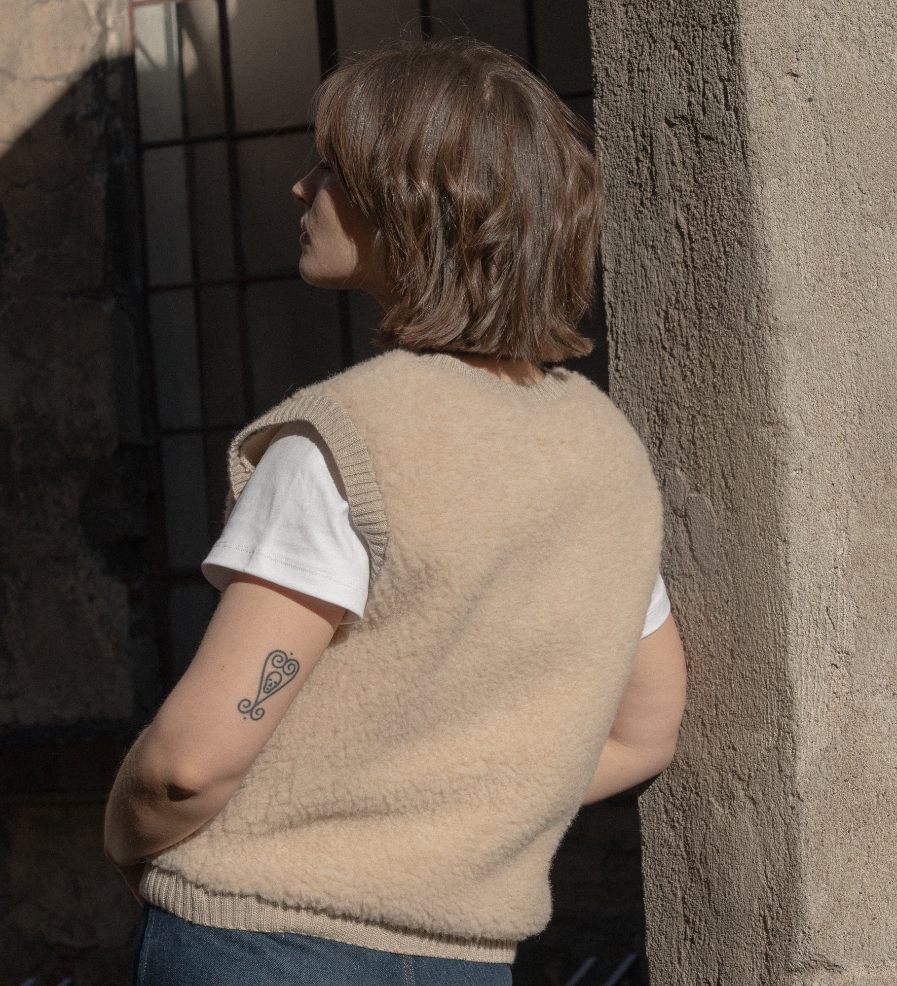 LUNA sleeveless jumper that makes the whole outfit - beige