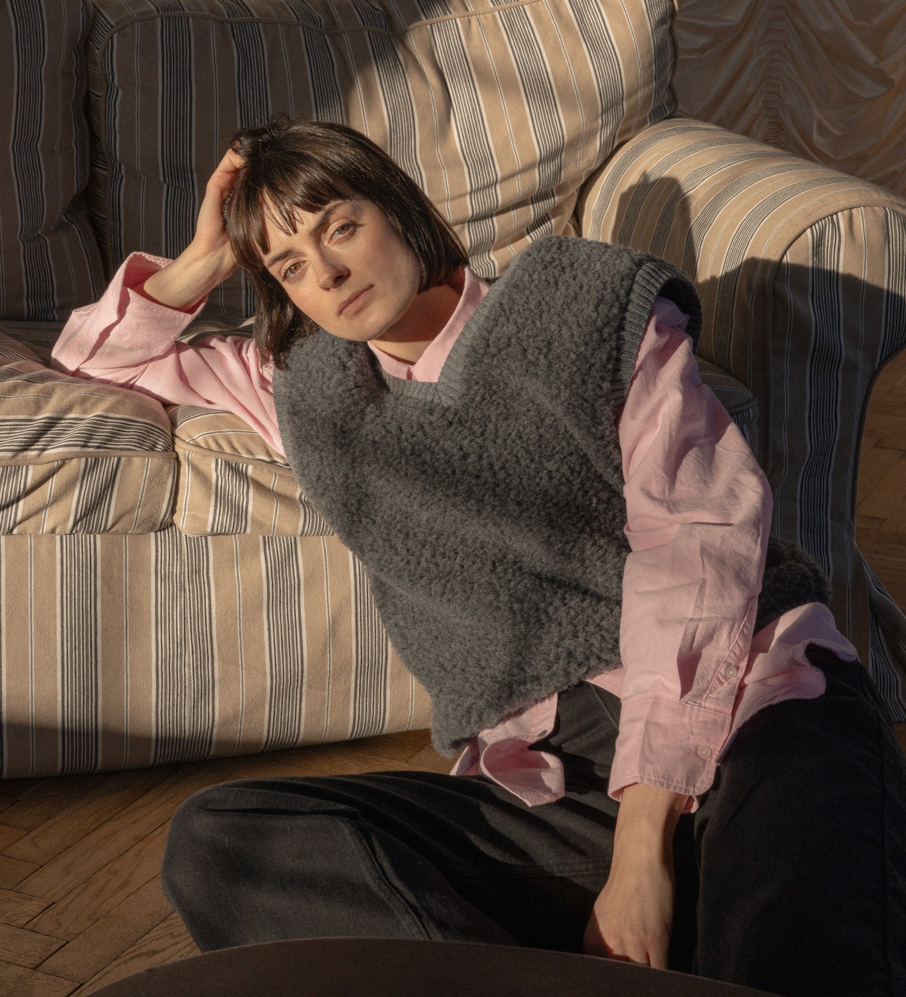 LUNA Kamizelka przez głowę z wełny merino - grafitowa