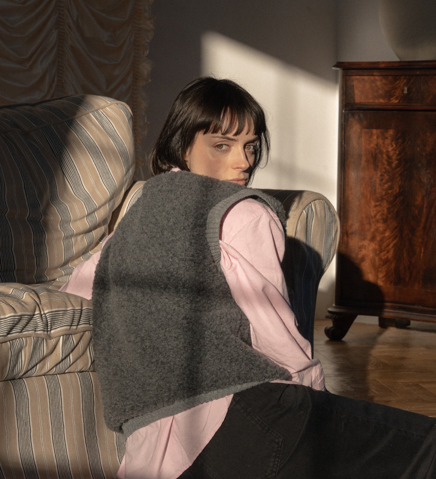 LUNA sleeveless jumper that makes the whole outfit - graphite