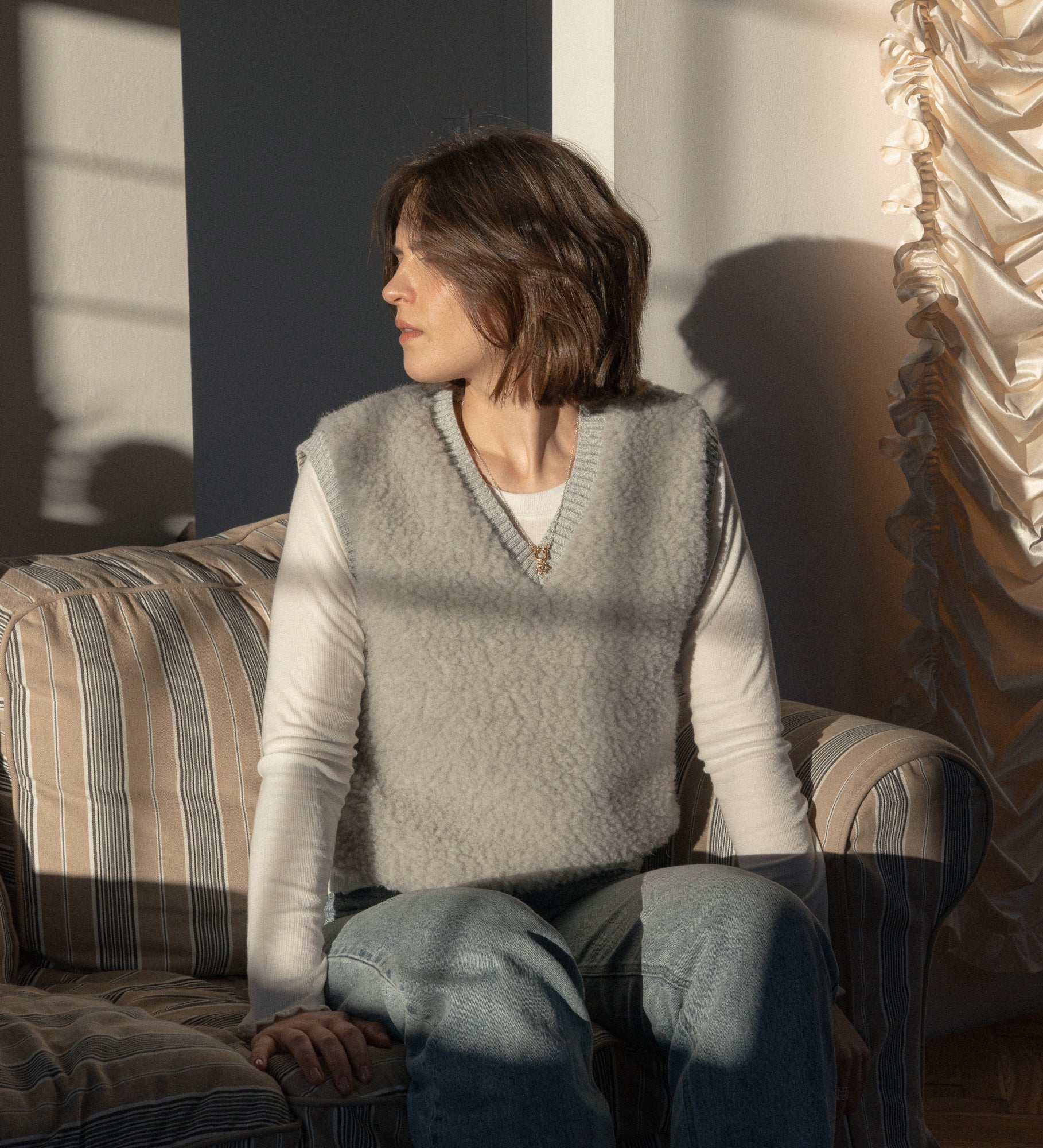 LUNA sleeveless jumper that makes the whole outfit - grey