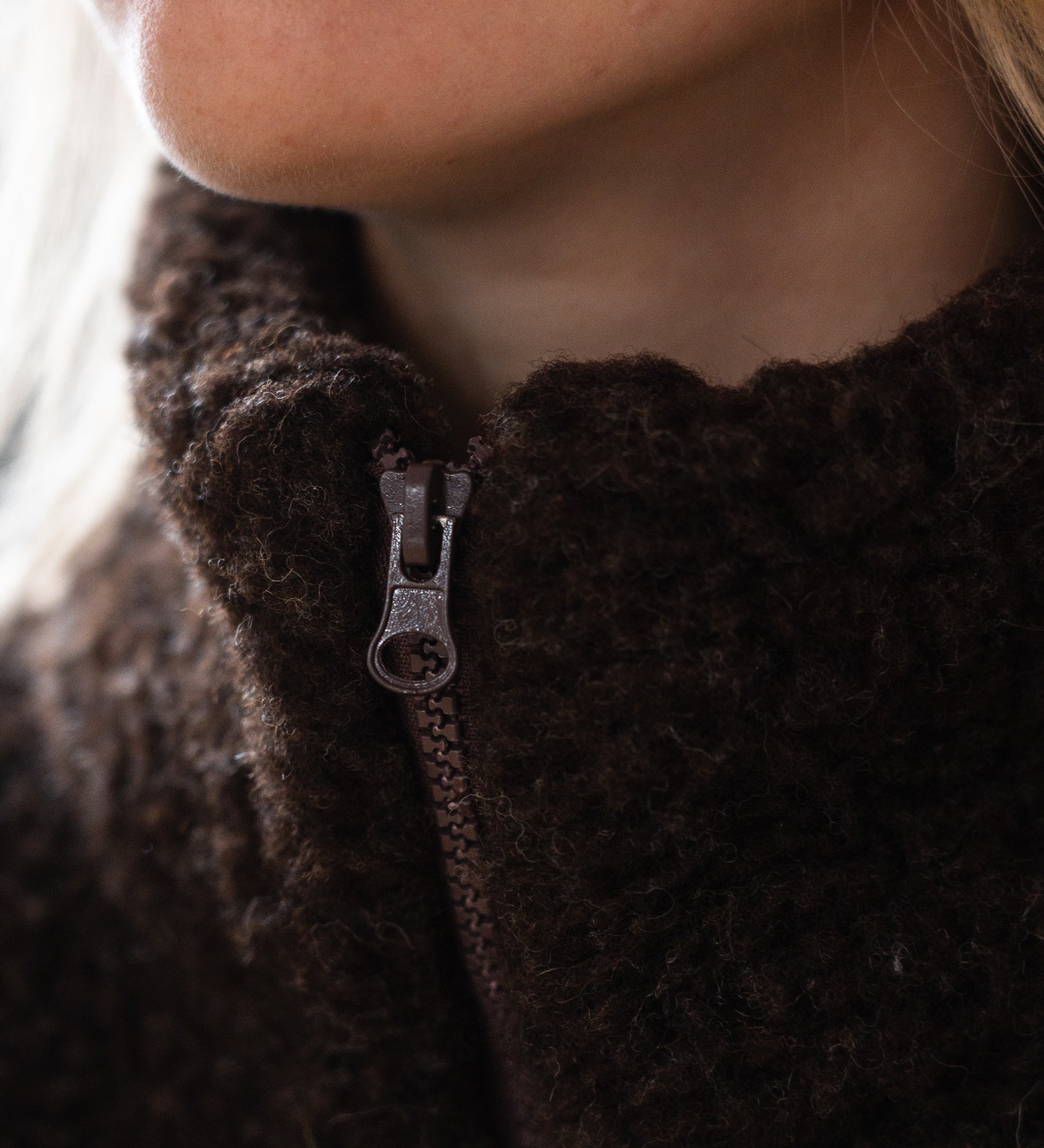 KORA Bomberka z wełny merino - czekoladowa