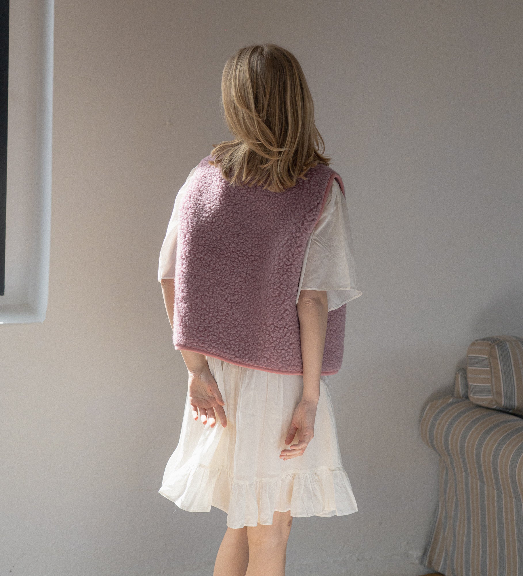 GAJA Zapinana kamizelka z wełny merino - palony róż z różowym obszyciem