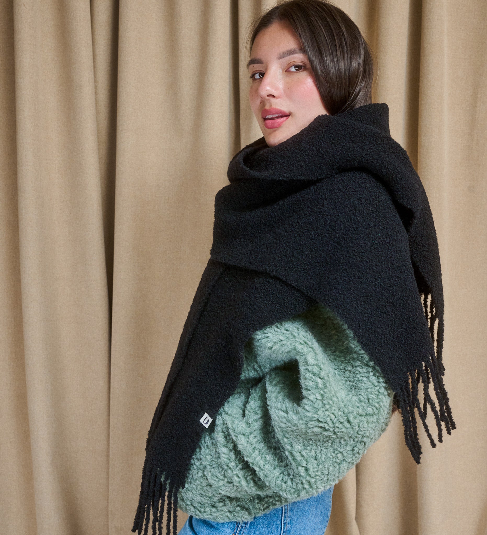 LEAH Szal merino boucle - czarny