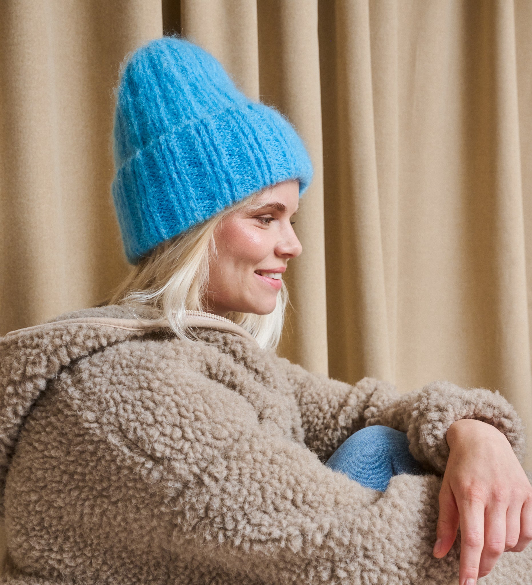 SAGA Flauschige und weiche Mütze aus Mohair – himmelblau