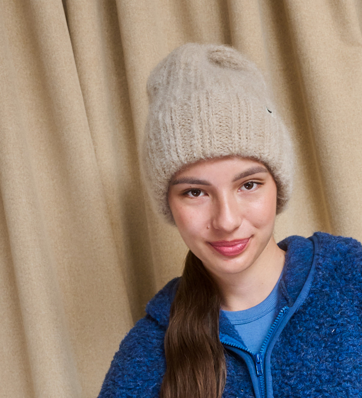 SAGA Flauschige und weiche Mütze aus Mohair – Beige