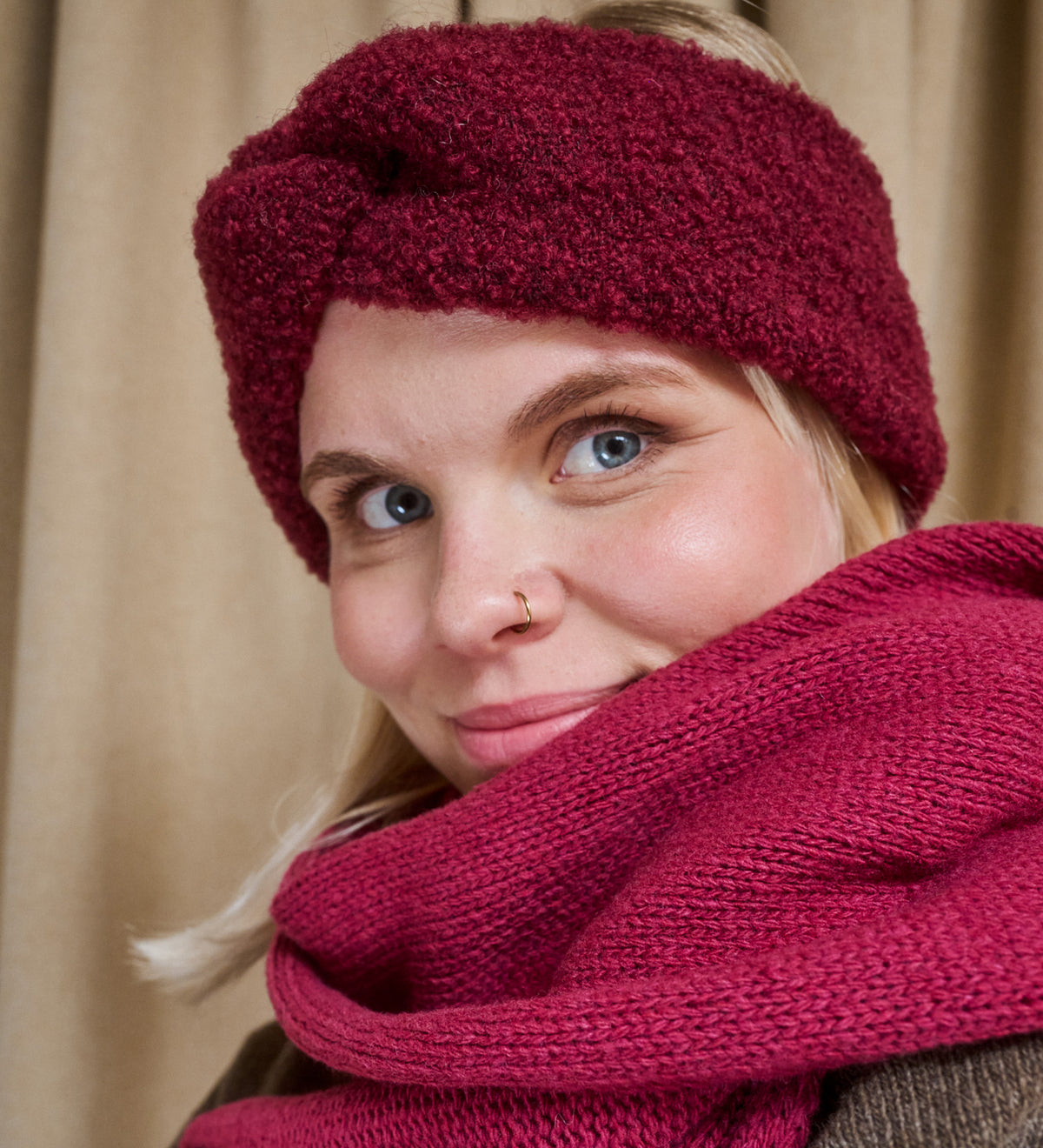 ELLA Stirnband aus Bouclé-Merinowolle – Bordeauxrot