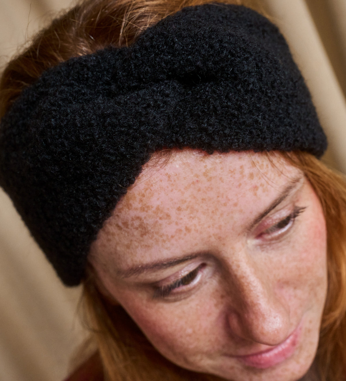 ELLA Stirnband aus Bouclé-Merinowolle – Schwarz