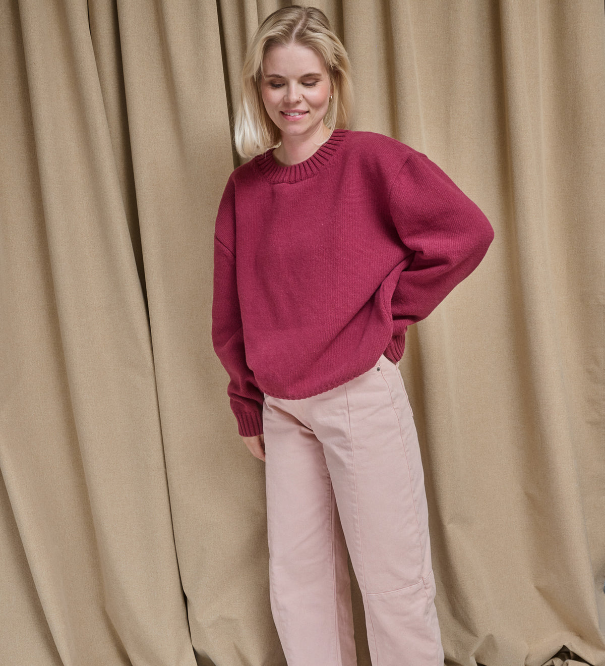 ANEMONE Gruby sweter z wełny merino oversize - suszona malina