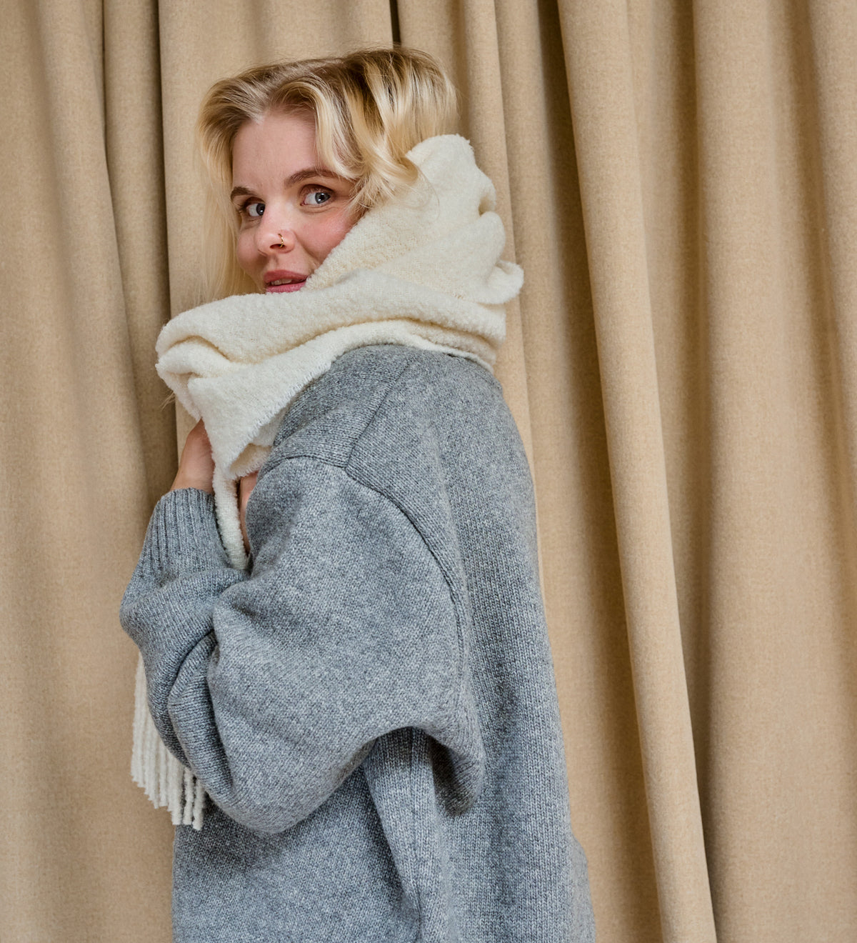 LEAH Szal merino boucle - ecru