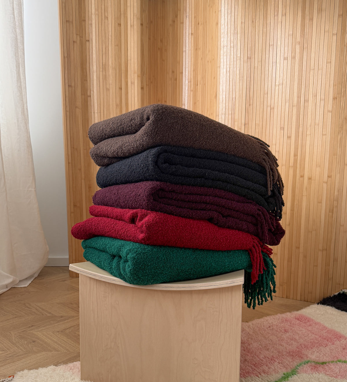 HELIOS Merinodecke mit Fransen Bouclé - Lindgrün