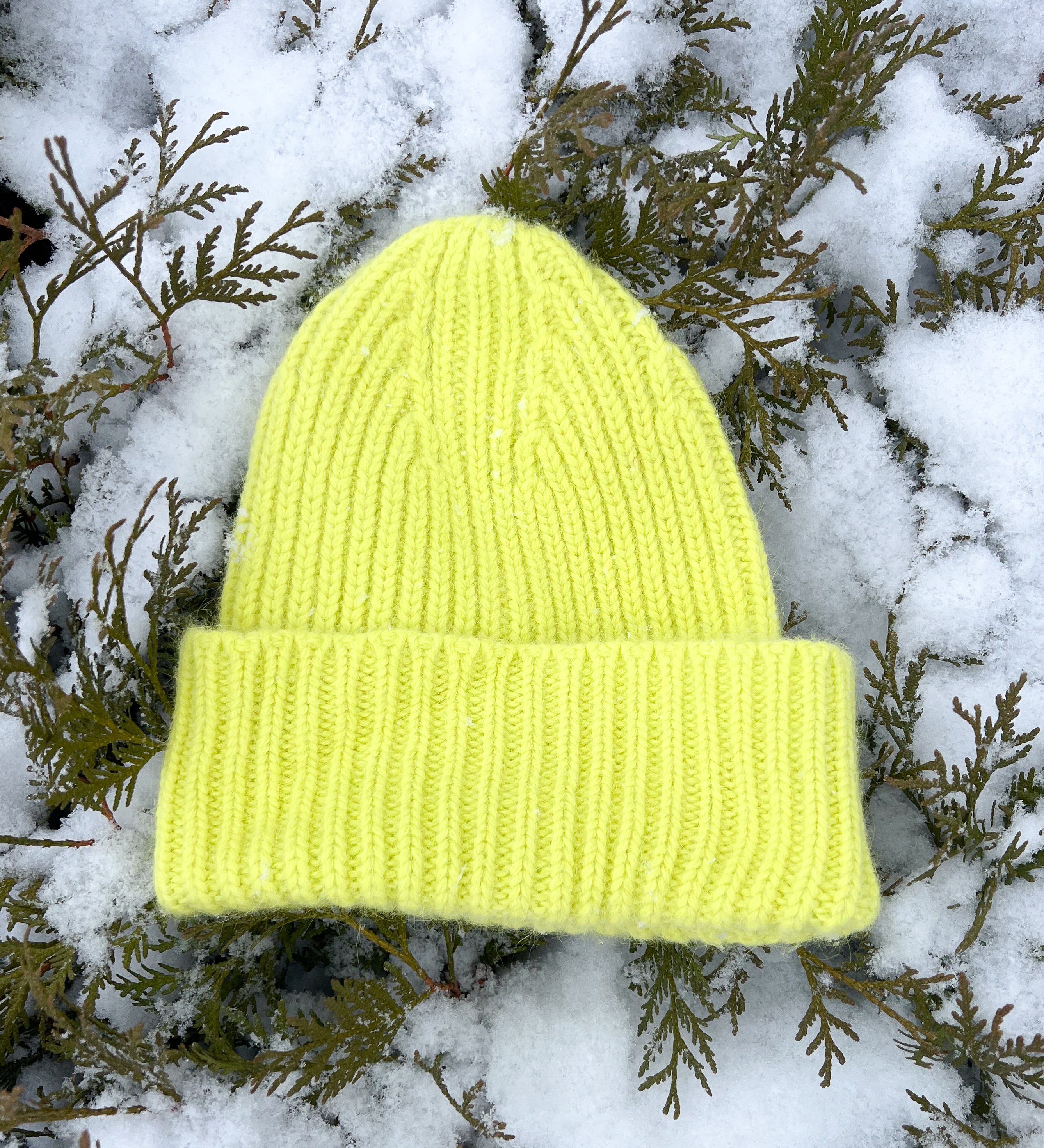 NORA Miękka czapka z angorą - żółty kanarek