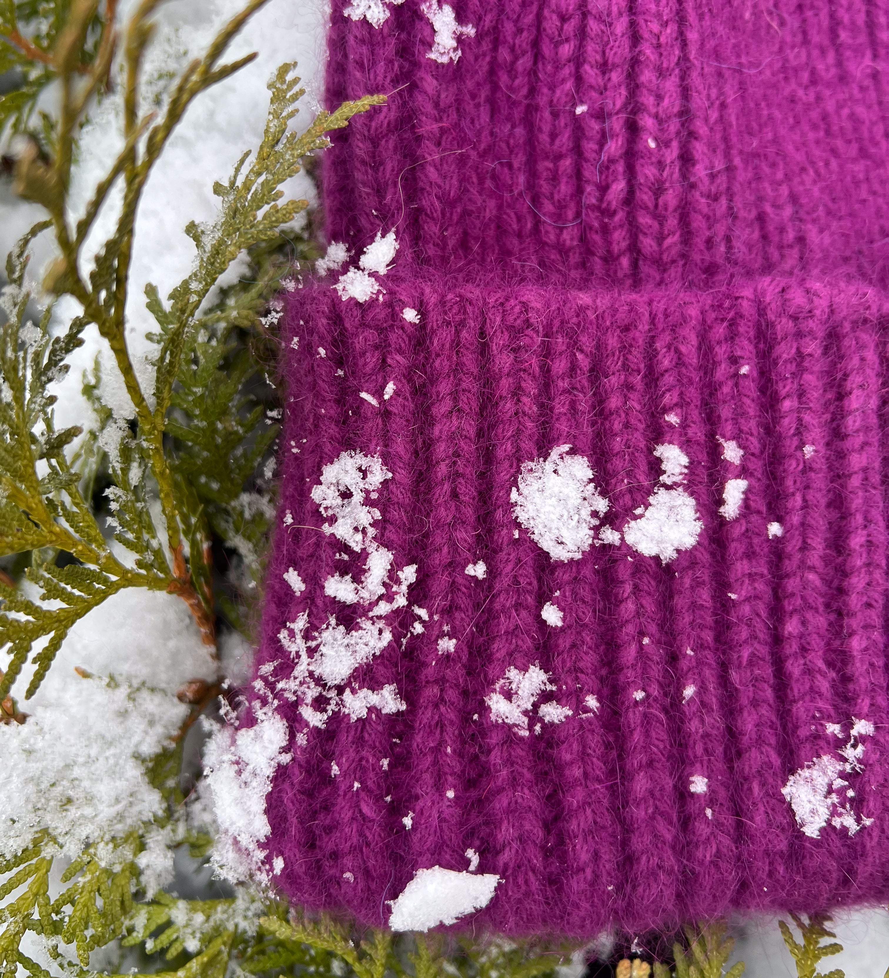 NORA Miękka czapka z angorą - fioletowa