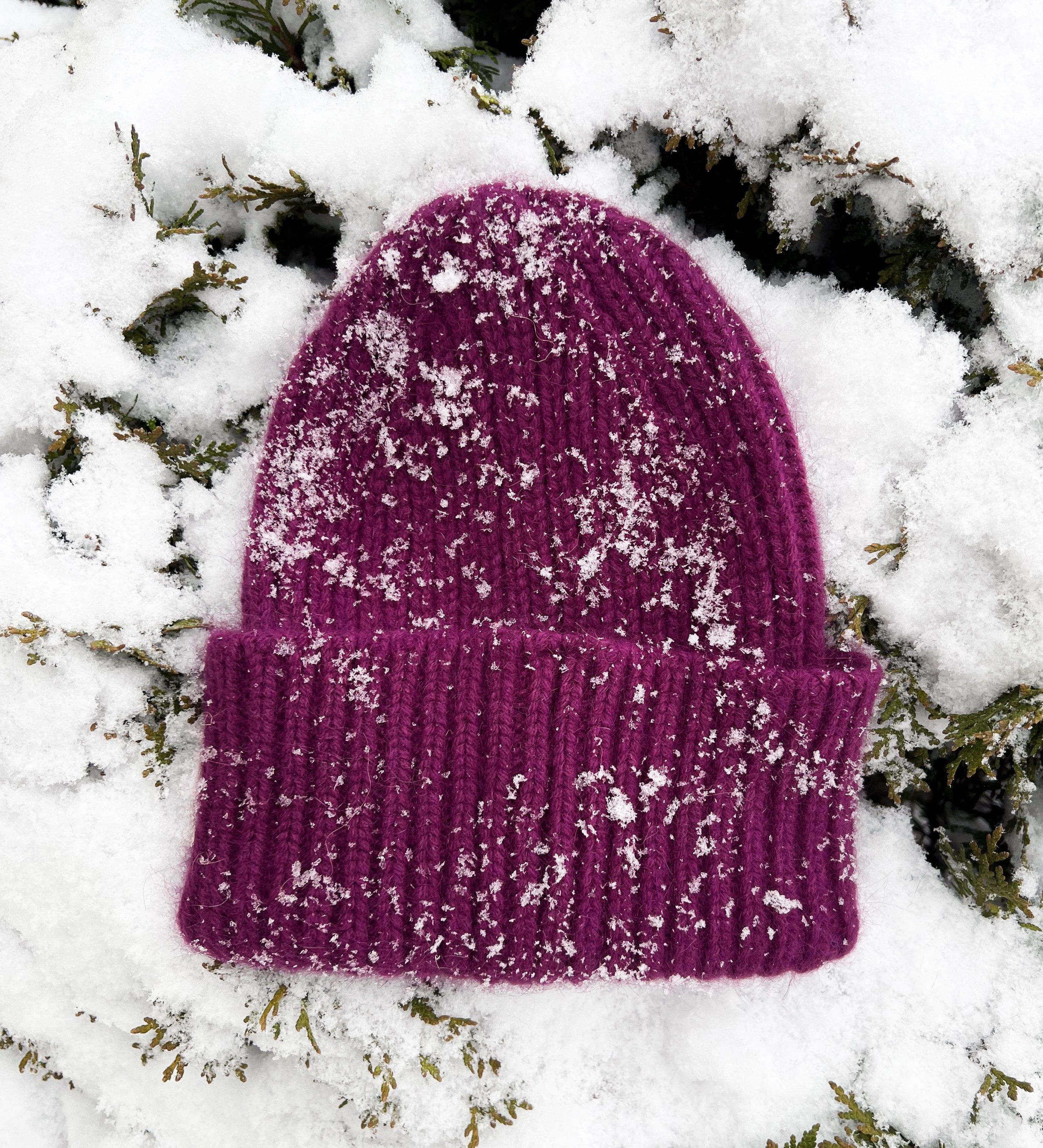 NORA Miękka czapka z angorą - fioletowa