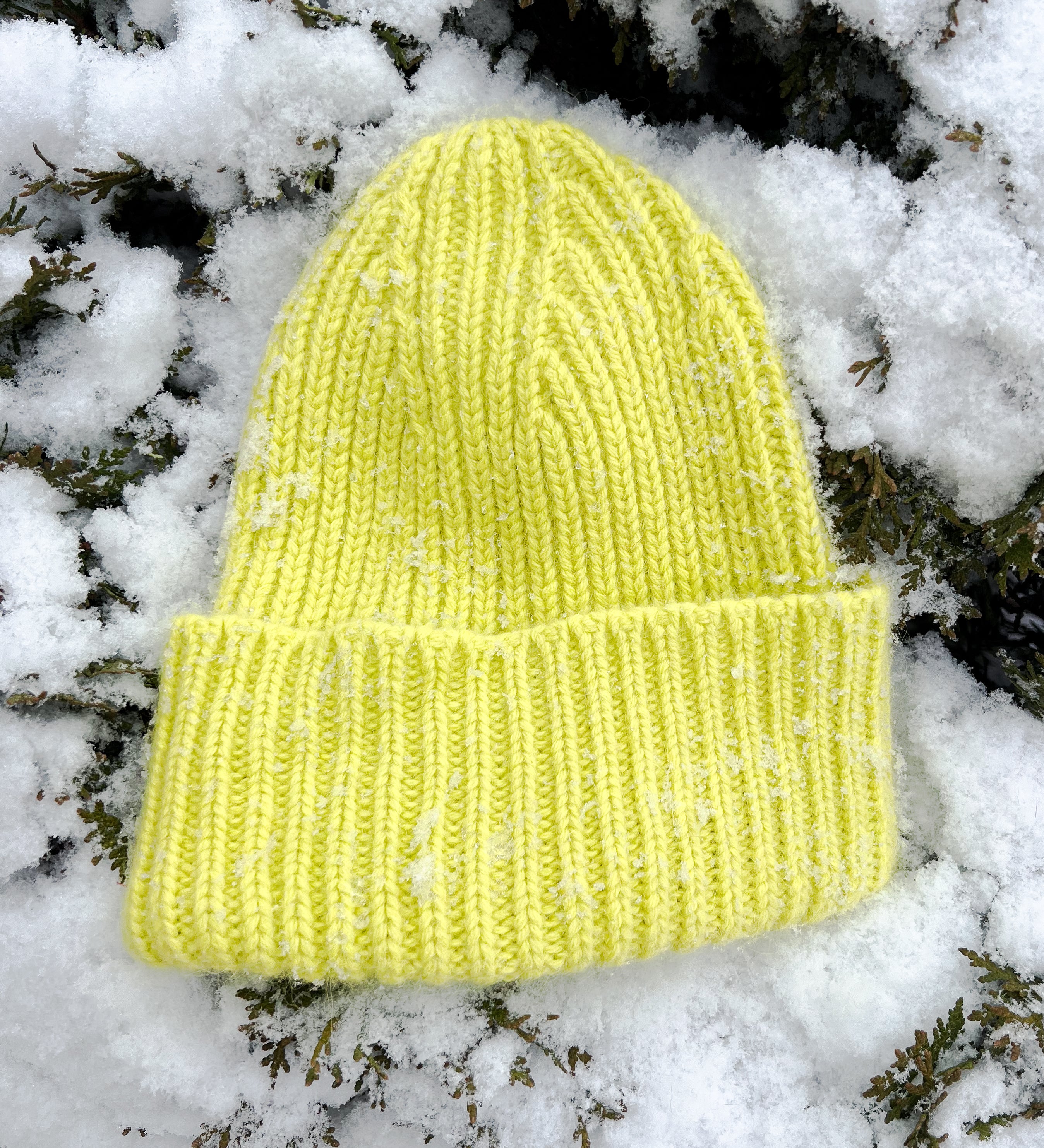 NORA Miękka czapka z angorą - żółty kanarek