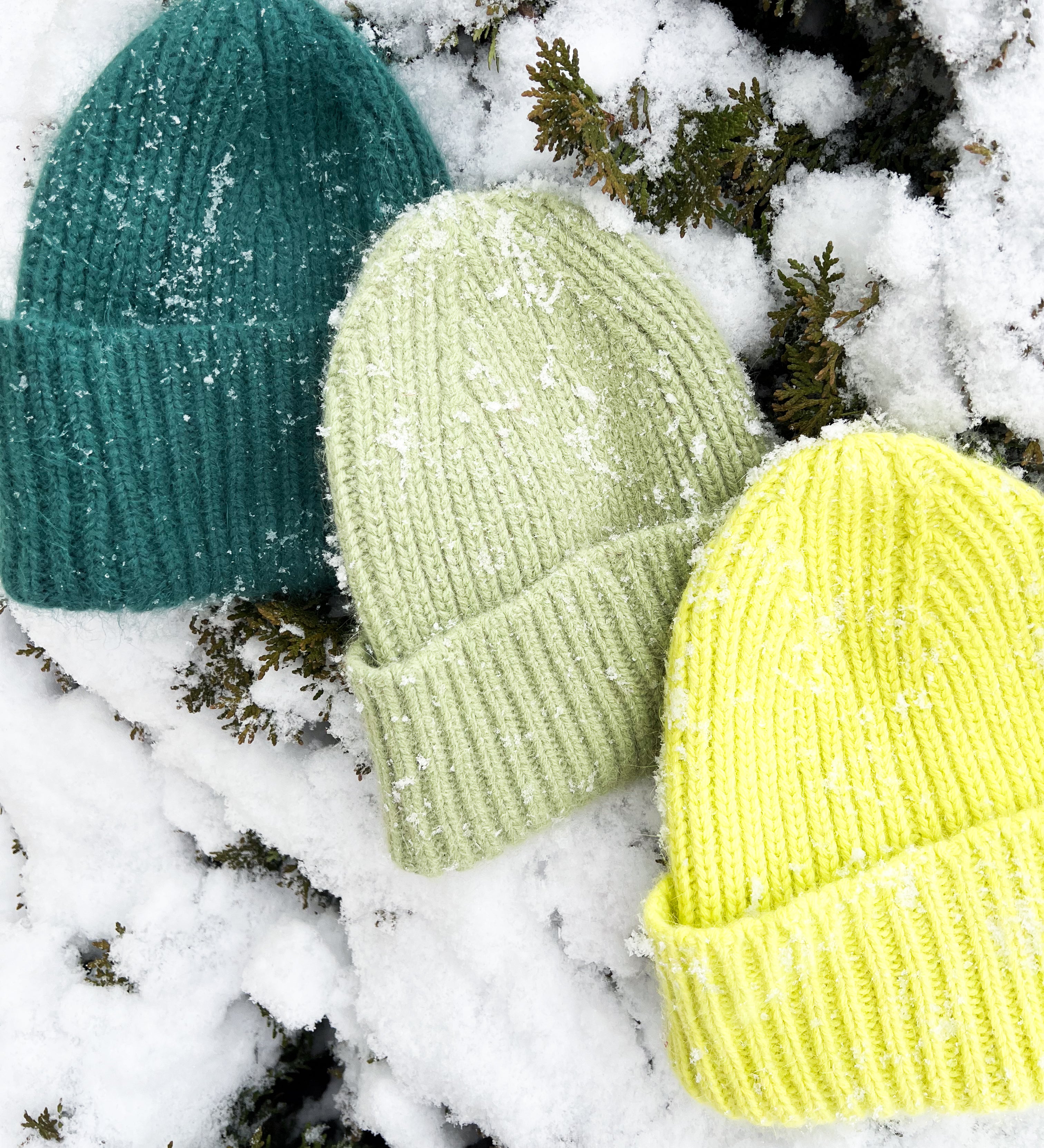 NORA Miękka czapka z angorą - pistacjowa