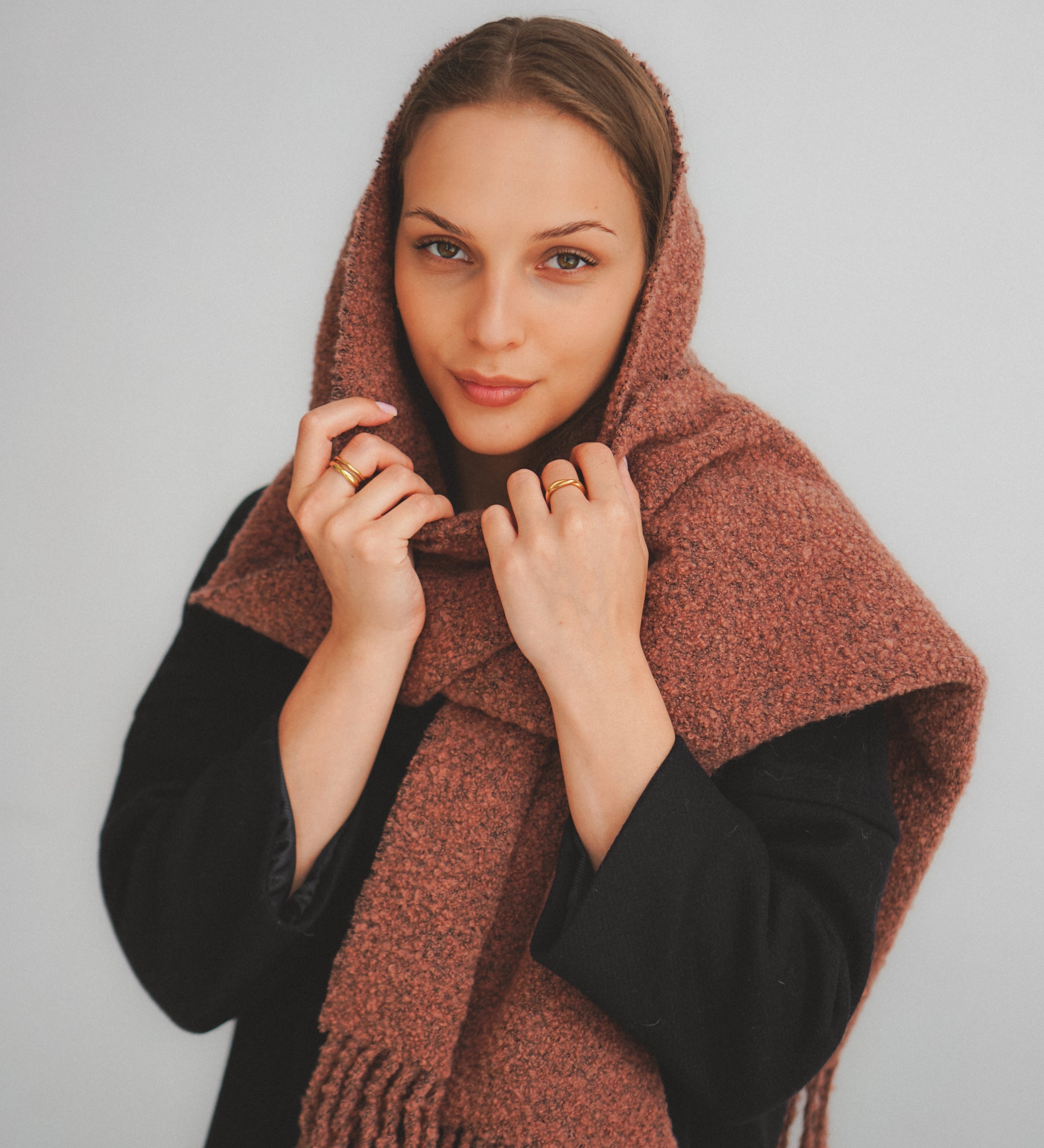 Ciepły szal z merino boucle – palony róż
