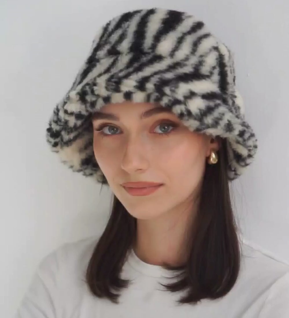 Zebrowy bucket hat z wełny merynosa
